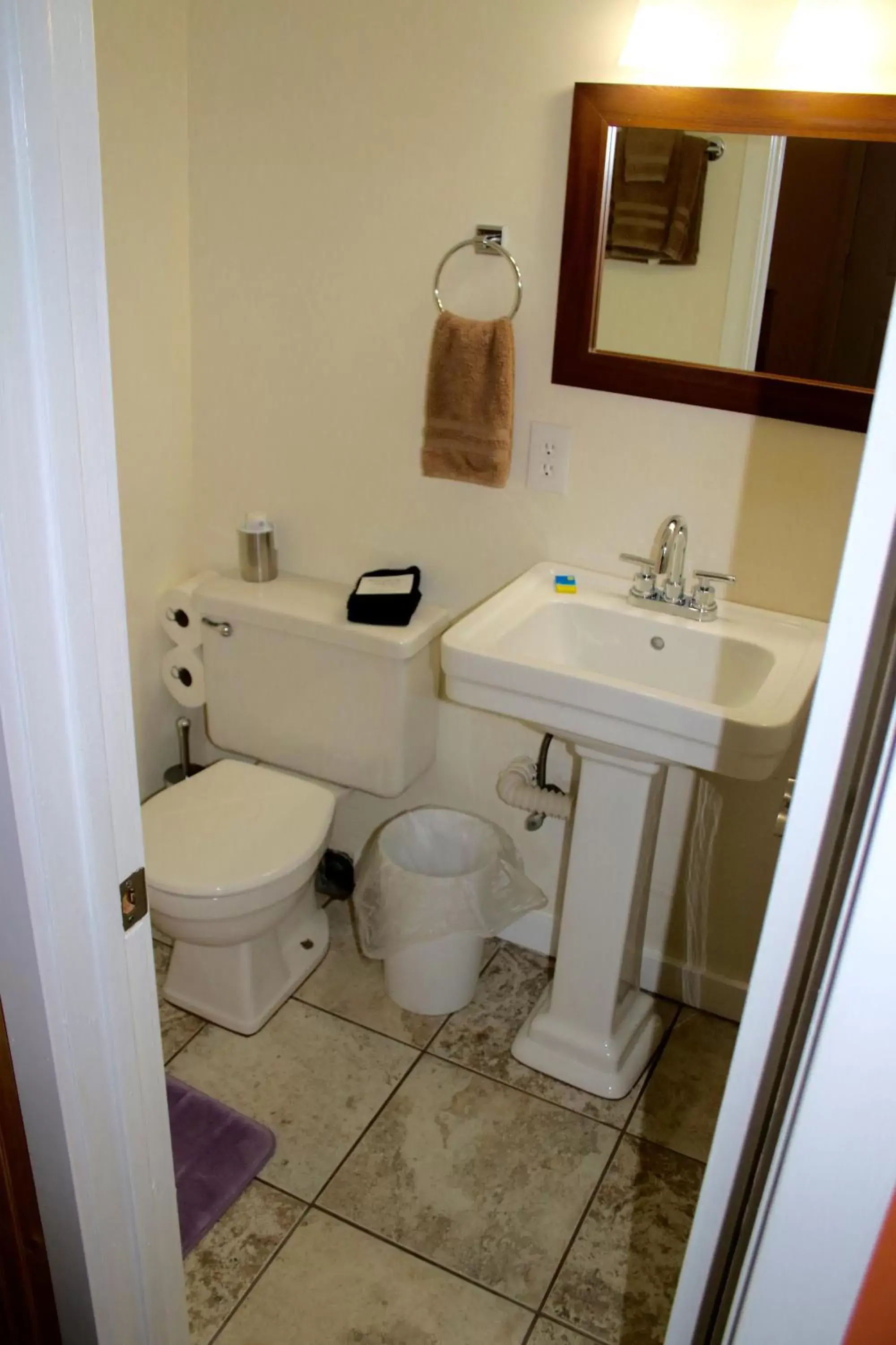 Queen Room in Mancos Inn Queen Room in Mancos Inn