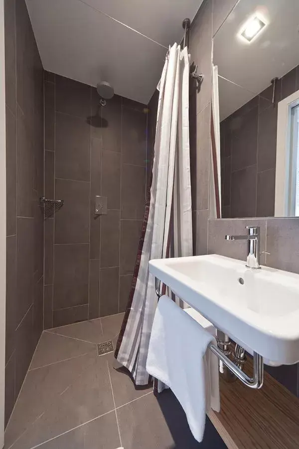 Classic Triple Room - single occupancy in Bit Center Hotel Classic Triple Room - single occupancy in Bit Center Hotel