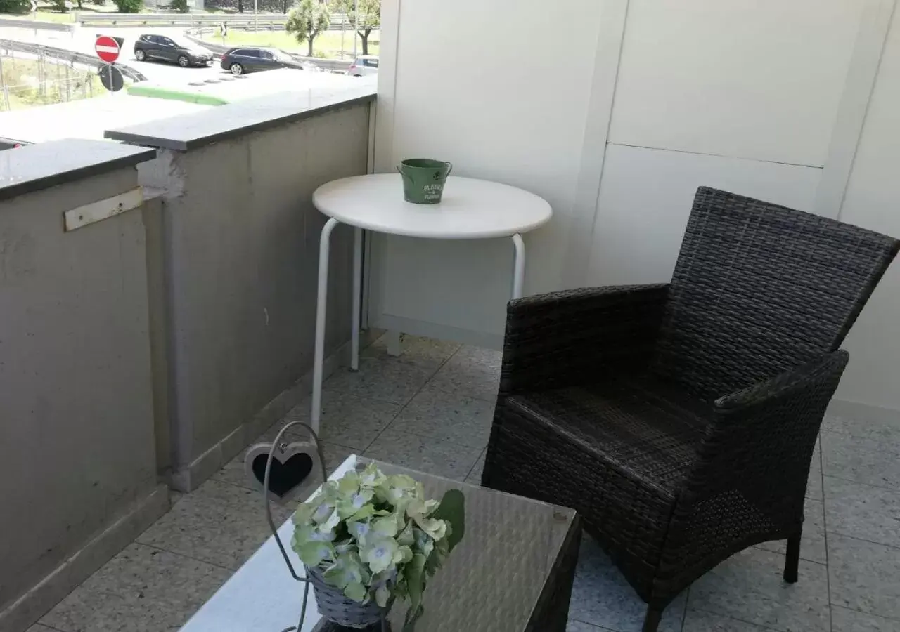 Triple Room with Balcony in B&B Sweet Home Two Steps From The Ruins... Triple Room with Balcony in B&B Sweet Home Two Steps From The Ruins...