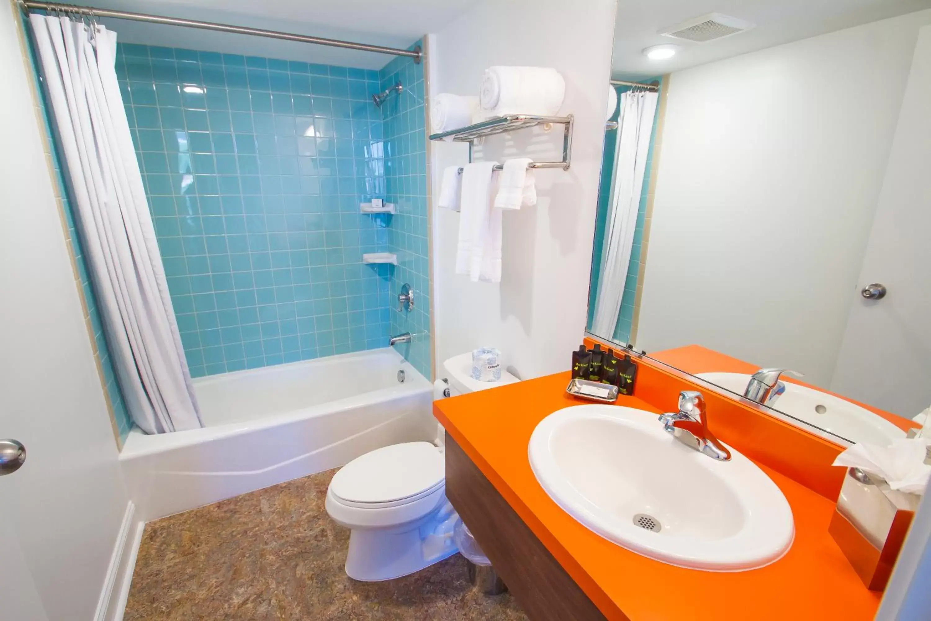 Standard King Room in Mother Earth Motor Lodge Standard King Room in Mother Earth Motor Lodge