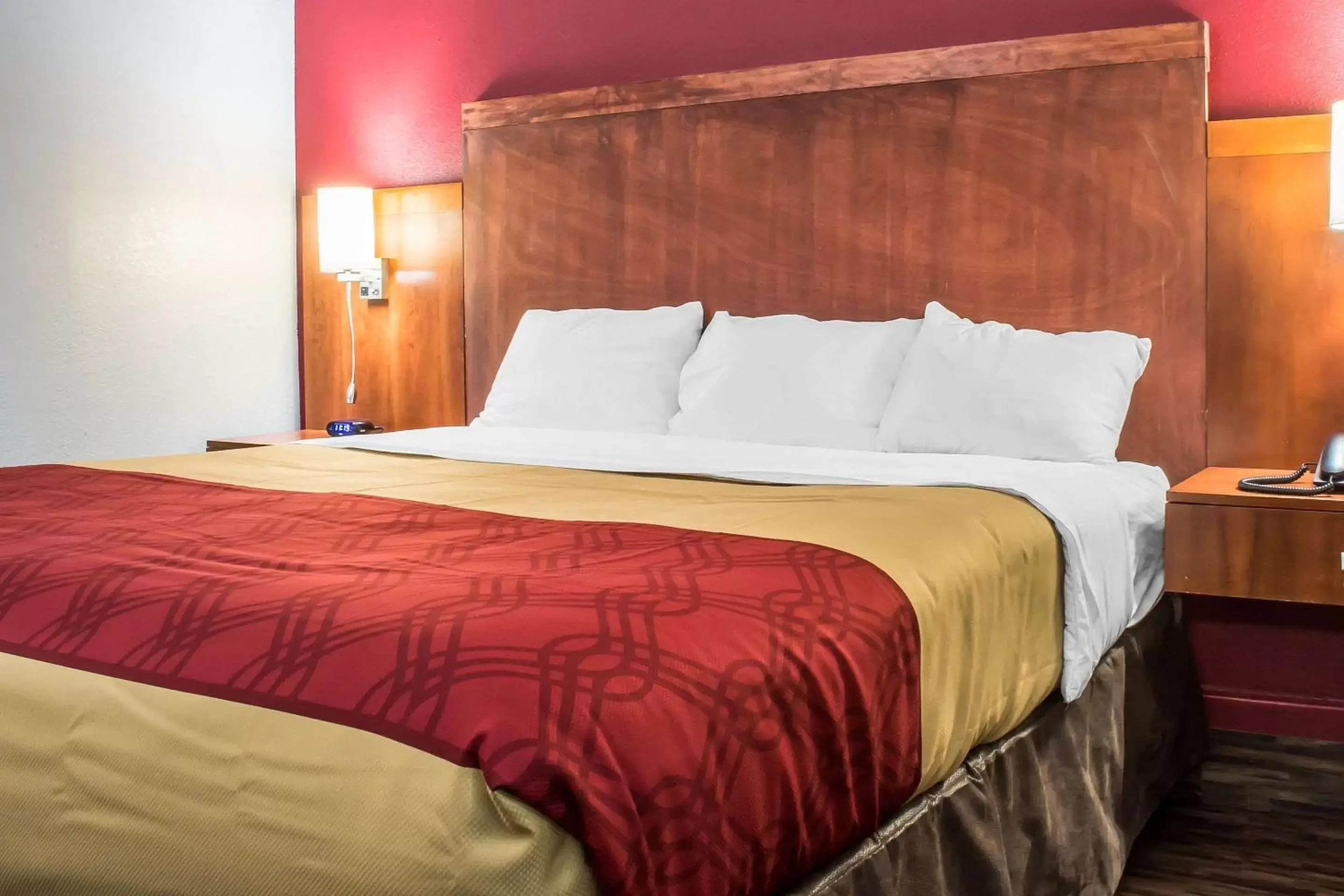 Standard King Room - Smoking in Econo Lodge Brockport Standard King Room - Smoking in Econo Lodge Brockport