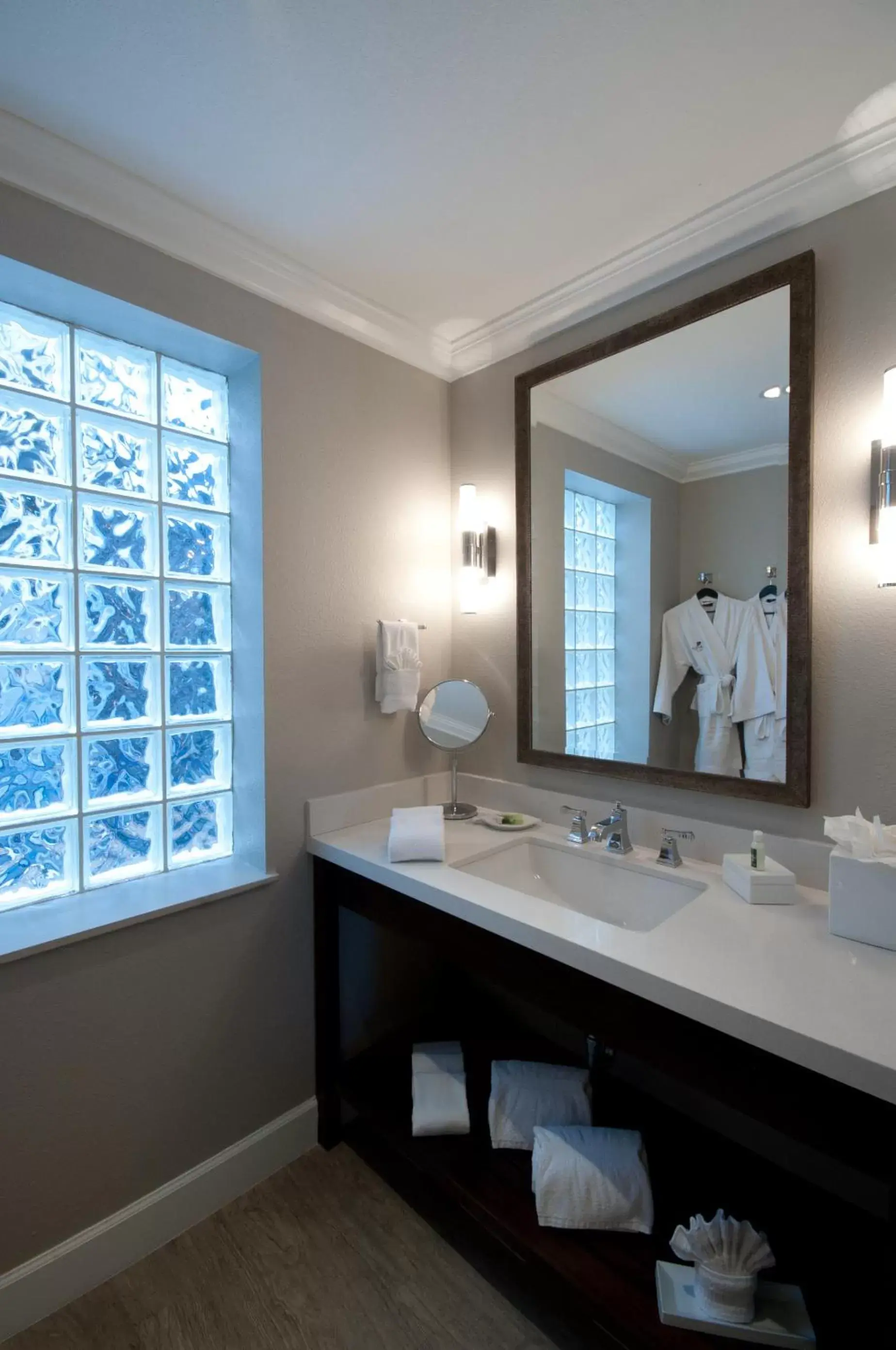 Queen Suite with Two Queen Beds in Almond Tree Inn - Adults Only Queen Suite with Two Queen Beds in Almond Tree Inn - Adults Only