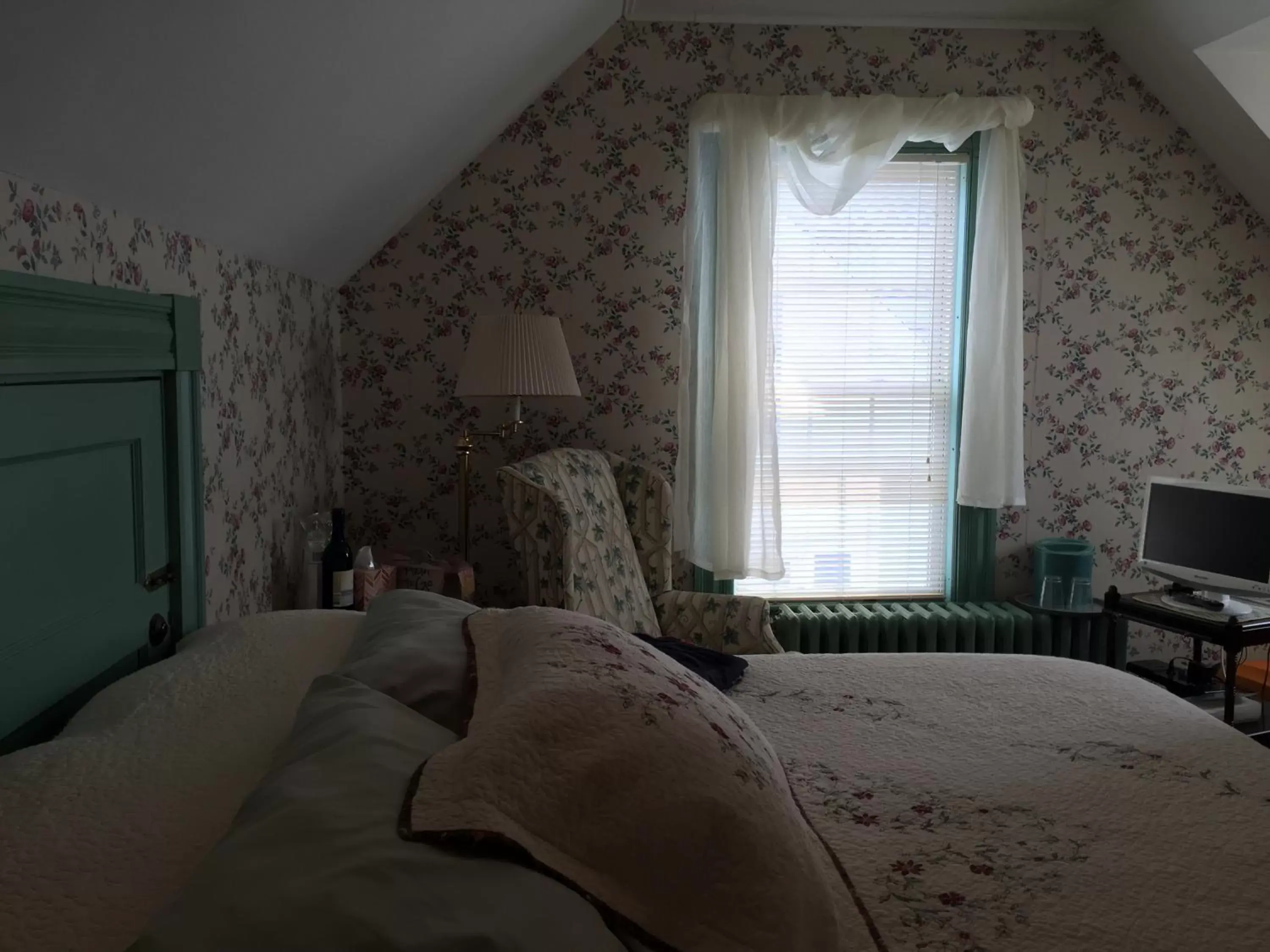 Budget King Room with Sea View in Harborview Inn Budget King Room with Sea View in Harborview Inn