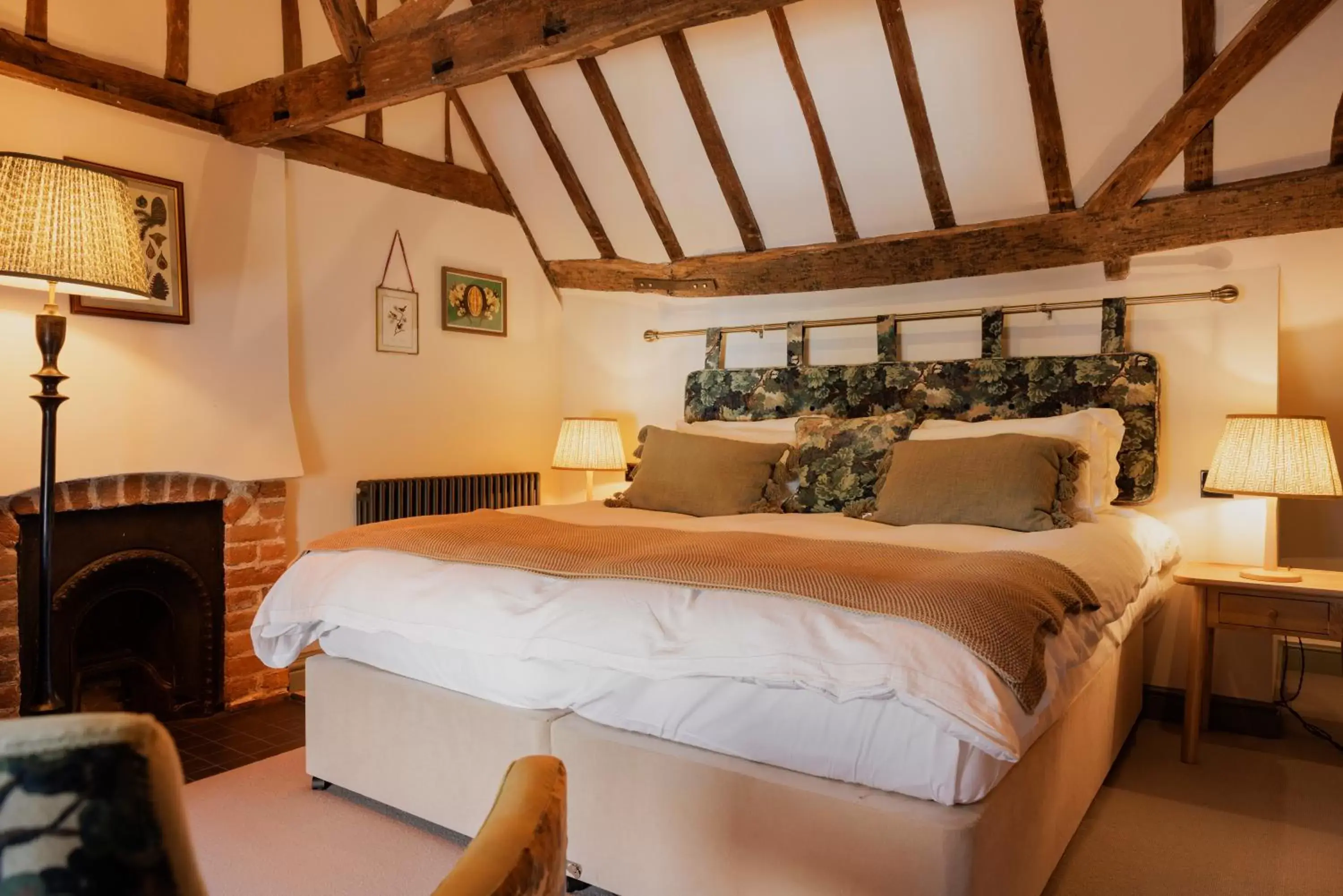 Deluxe Double Room in The George & Dragon Deluxe Double Room in The George & Dragon