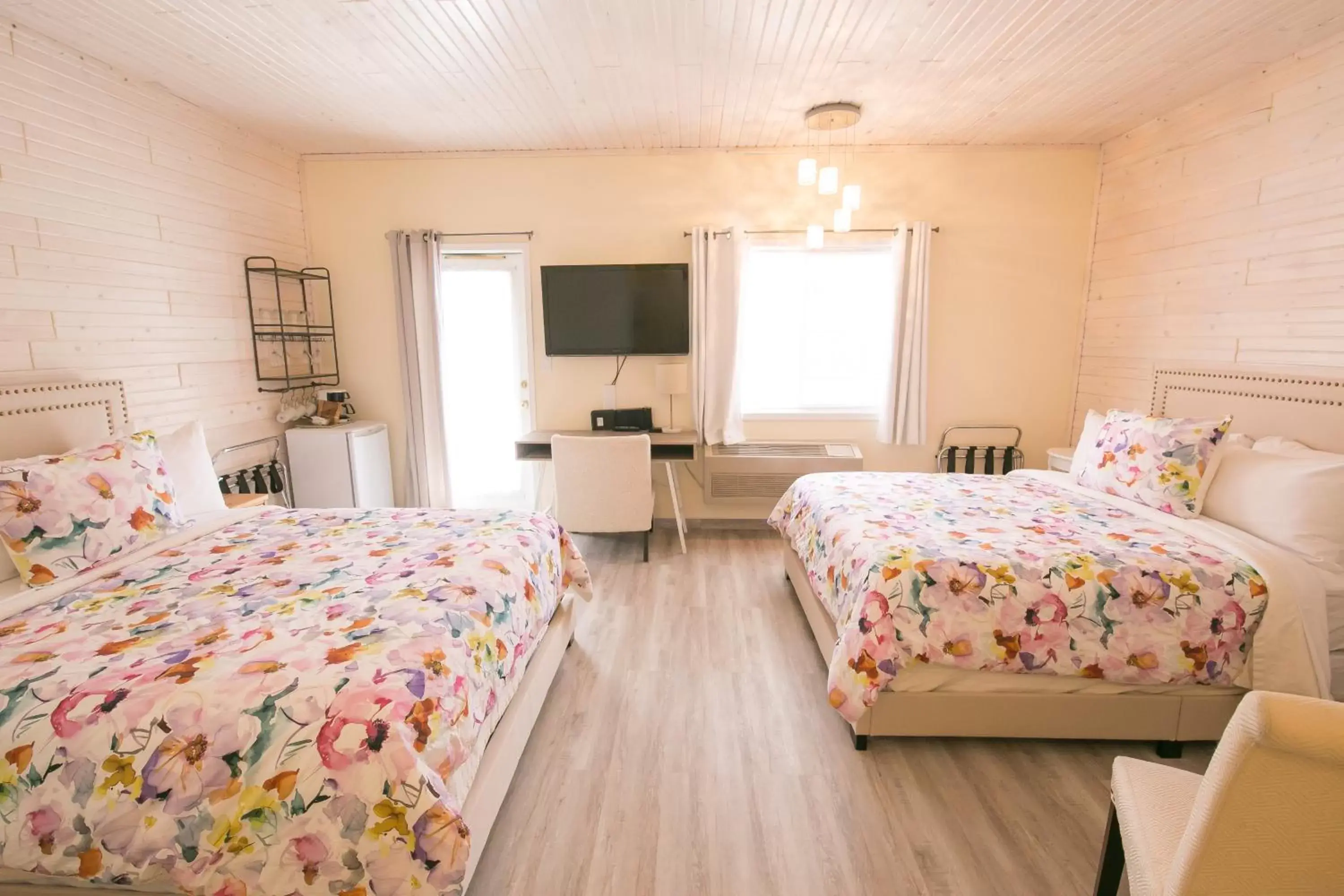 Queen Room with Two Queen Beds - Adults Only in Inn on Canyon Queen Room with Two Queen Beds - Adults Only in Inn on Canyon