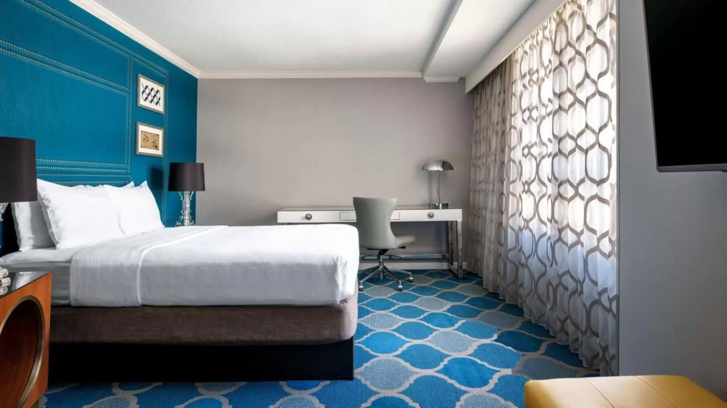 Deluxe Queen Room with Adapted Tub - Mobility and Hearing Accessible in The Ven at Embassy Row, Washington, D.C., a Tribute Portfolio Hotel Deluxe Queen Room with Adapted Tub - Mobility and Hearing Accessible in The Ven at Embassy Row, Washington, D.C., a Tribute Portfolio Hotel