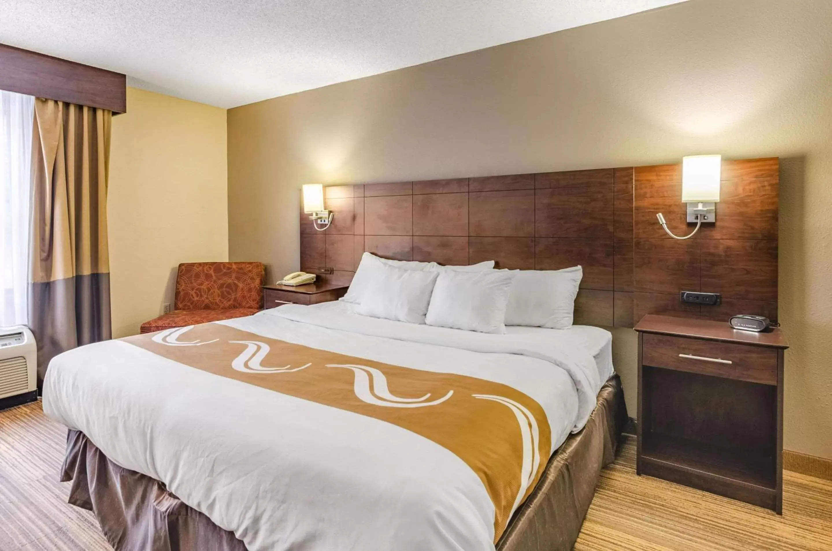 Standard King Room - Pet Friendly/ Non-Smoking in Quality Inn Radford-West Blacksburg I-81 Standard King Room - Pet Friendly/ Non-Smoking in Quality Inn Radford-West Blacksburg I-81