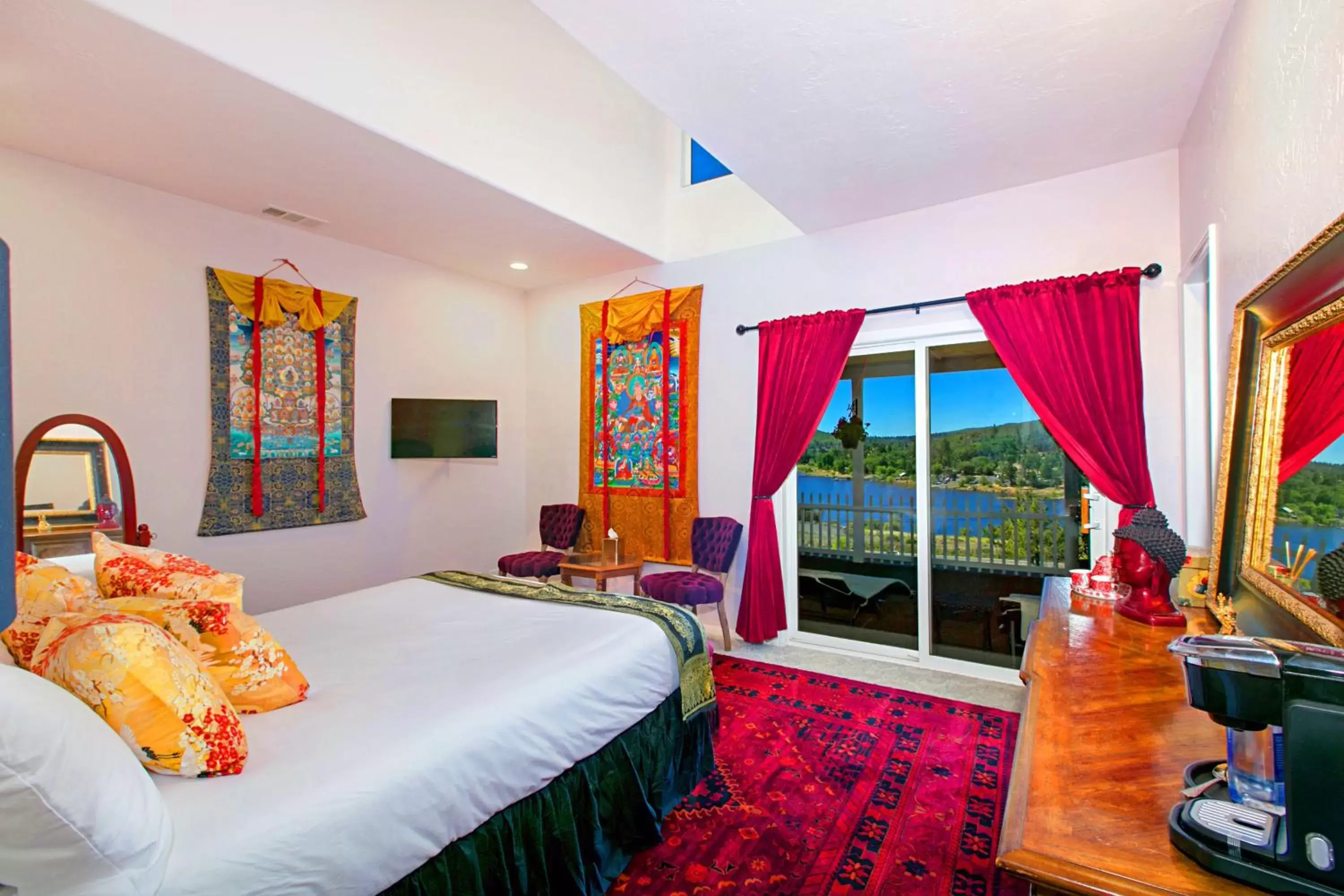 Double Room with Lake View in Quiet Mind Mountain Lodge, Retreat & Spa Double Room with Lake View in Quiet Mind Mountain Lodge, Retreat & Spa