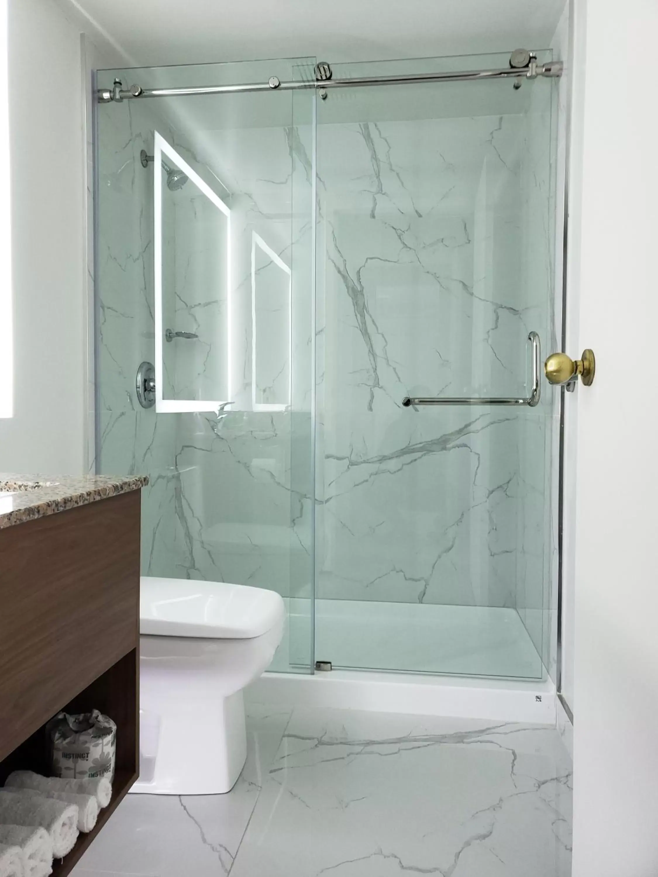 One-Bedroom King Suite - First Floor/Non-Smoking in Ramada by Wyndham Miramichi New Brunswick One-Bedroom King Suite - First Floor/Non-Smoking in Ramada by Wyndham Miramichi New Brunswick