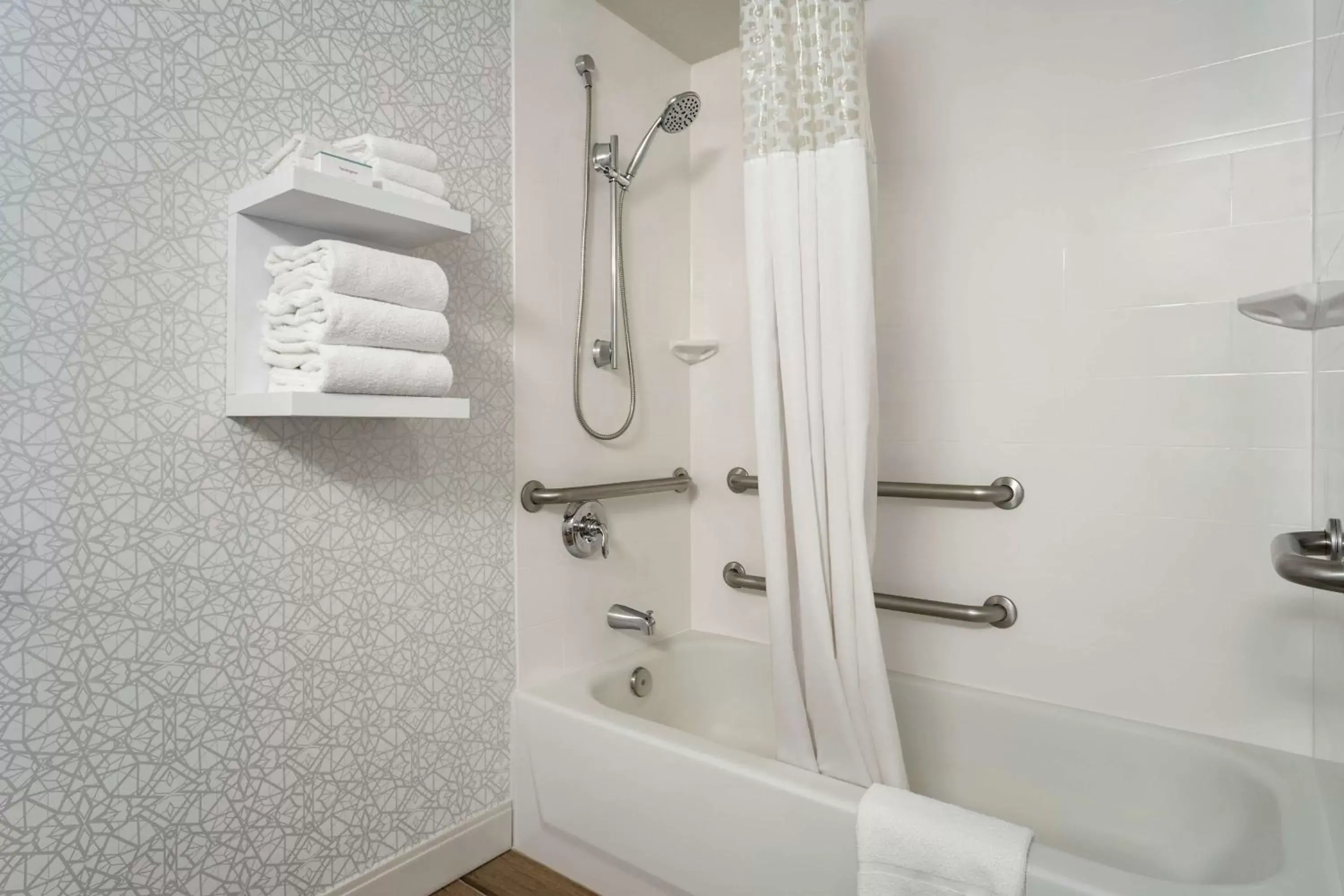 King Room with Bath Tub- Hearing Accessible/ Non-Smoking in Hampton Inn Phoenix-Chandler King Room with Bath Tub- Hearing Accessible/ Non-Smoking in Hampton Inn Phoenix-Chandler