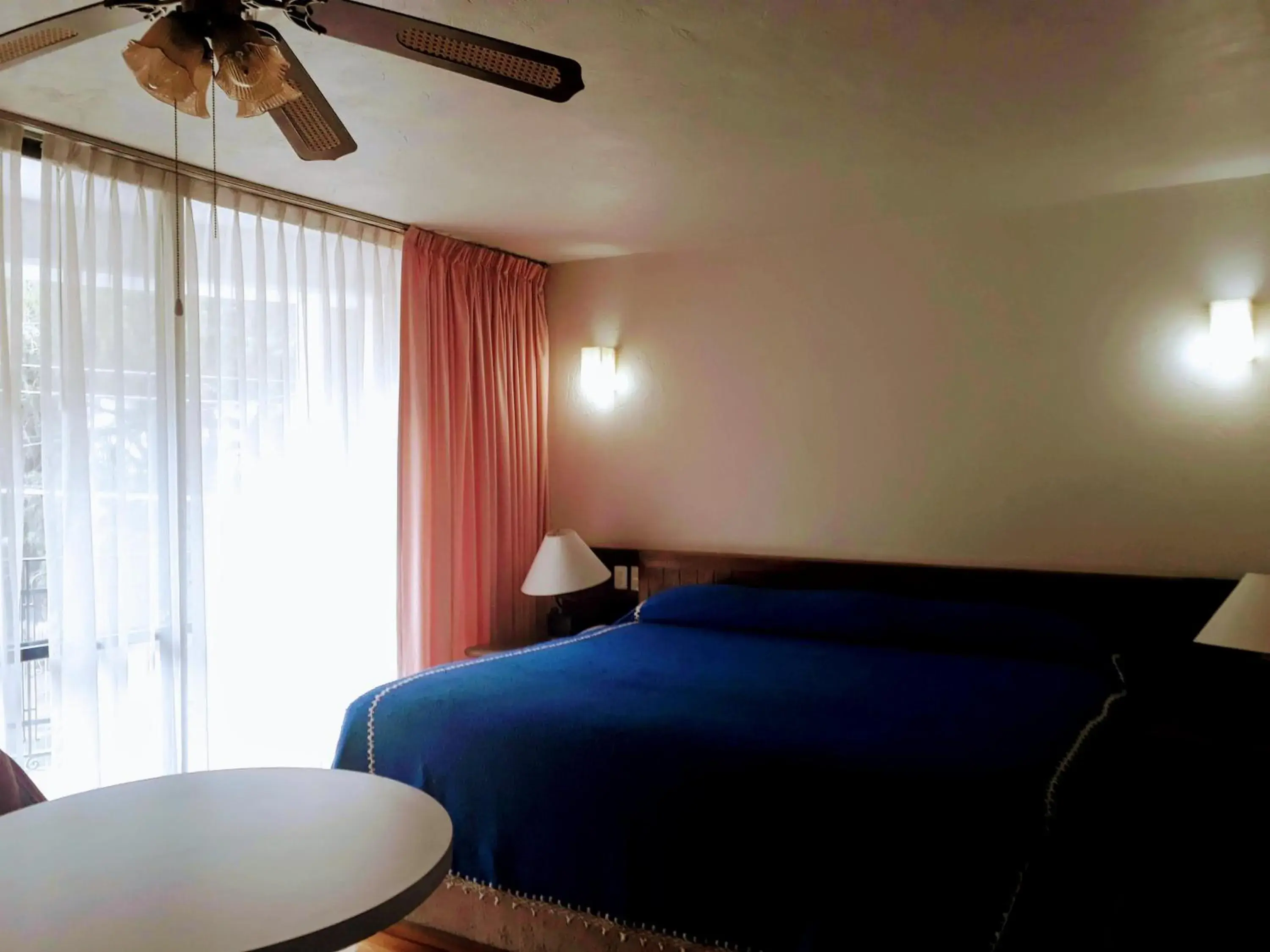 Standard Room with Bath in Hotel Del Parque Standard Room with Bath in Hotel Del Parque