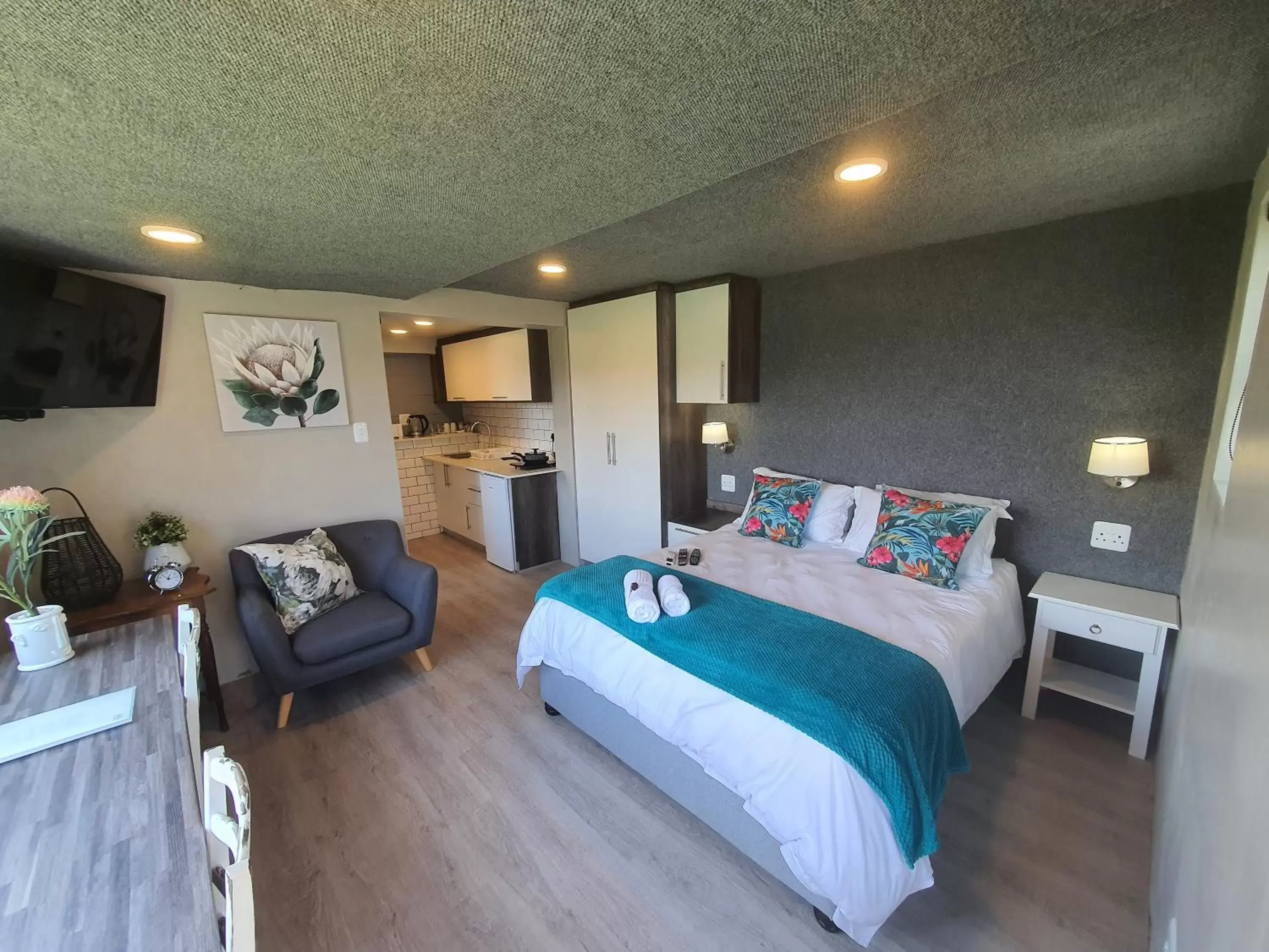 Deluxe Queen Room in Riverview Guesthouse East London Deluxe Queen Room in Riverview Guesthouse East London