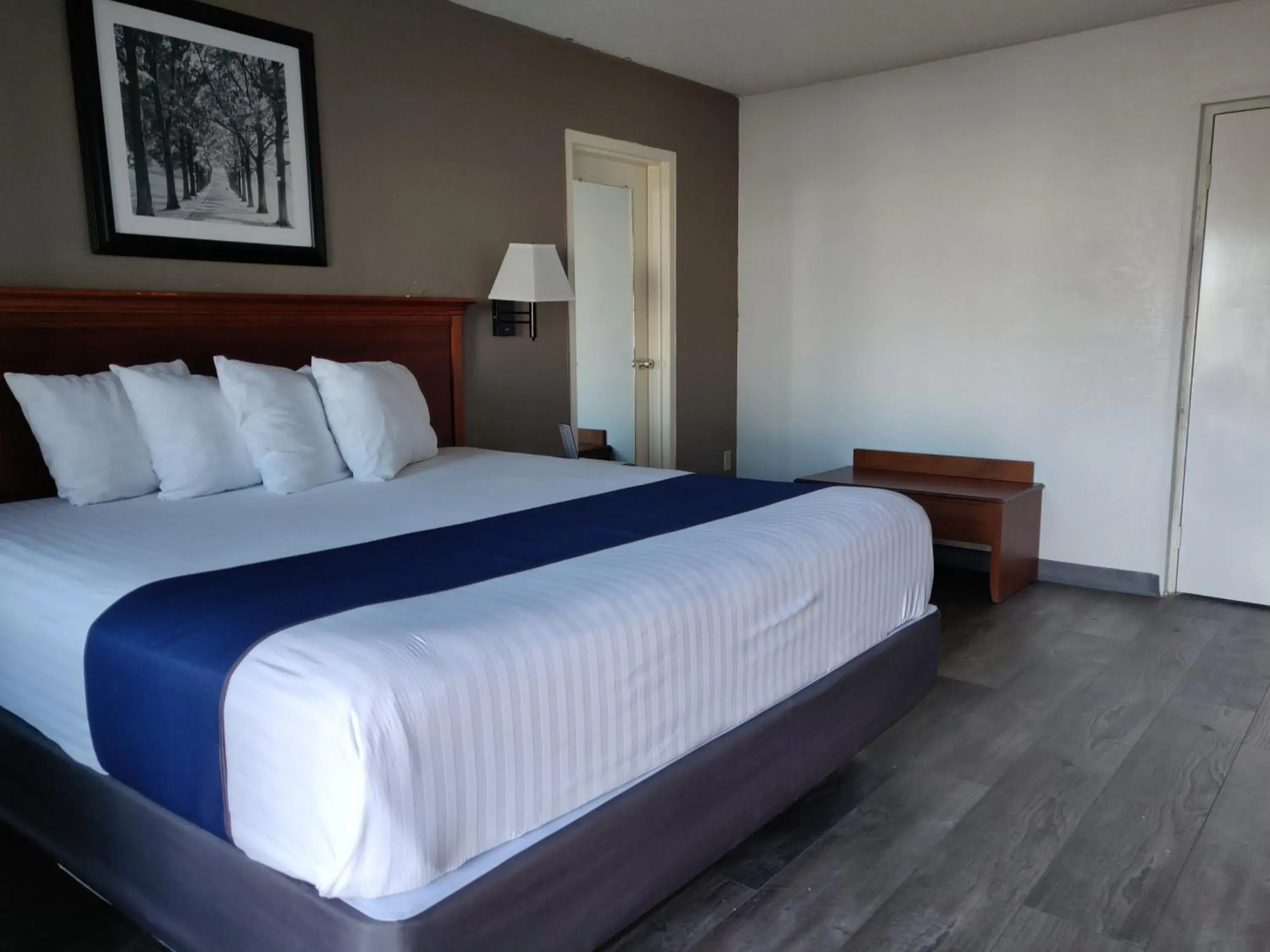 Standard King Room in Cedar Cove Standard King Room in Cedar Cove