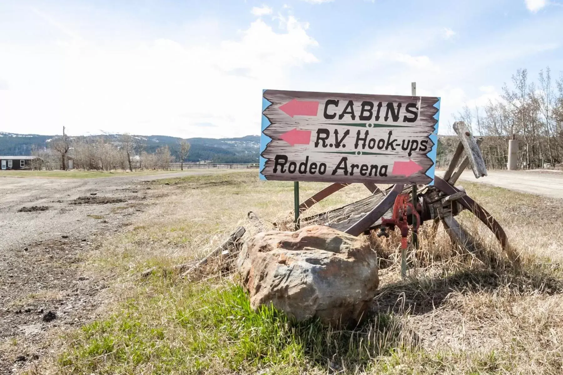 Deluxe Queen Room Cabin in Circle R Motel Deluxe Queen Room Cabin in Circle R Motel
