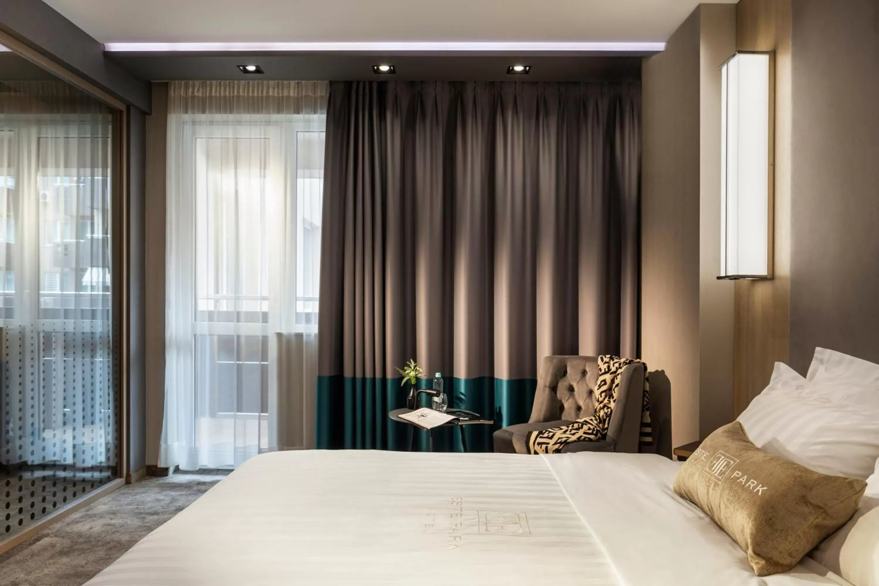 Superior King Suite in -- ESTE PARK HOTEL -- part of Urban Chic Luxury Design Hotels - Parking & Compliments - next to Shopping & Dining Mall Plovdiv Superior King Suite in -- ESTE PARK HOTEL -- part of Urban Chic Luxury Design Hotels - Parking & Compliments - next to Shopping & Dining Mall Plovdiv