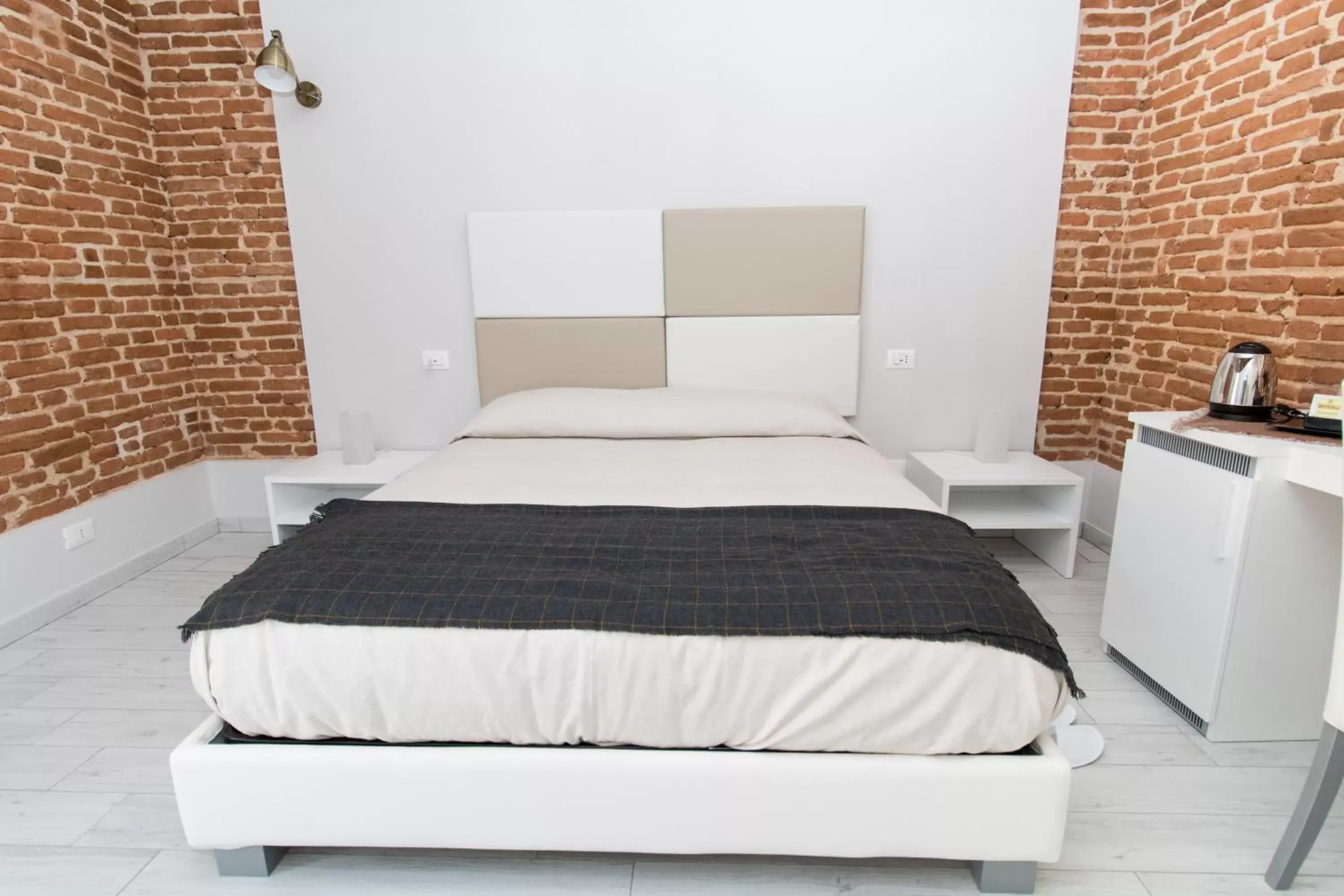 Double Room with Private Bathroom - single occupancy in Le Suite Double Room with Private Bathroom - single occupancy in Le Suite