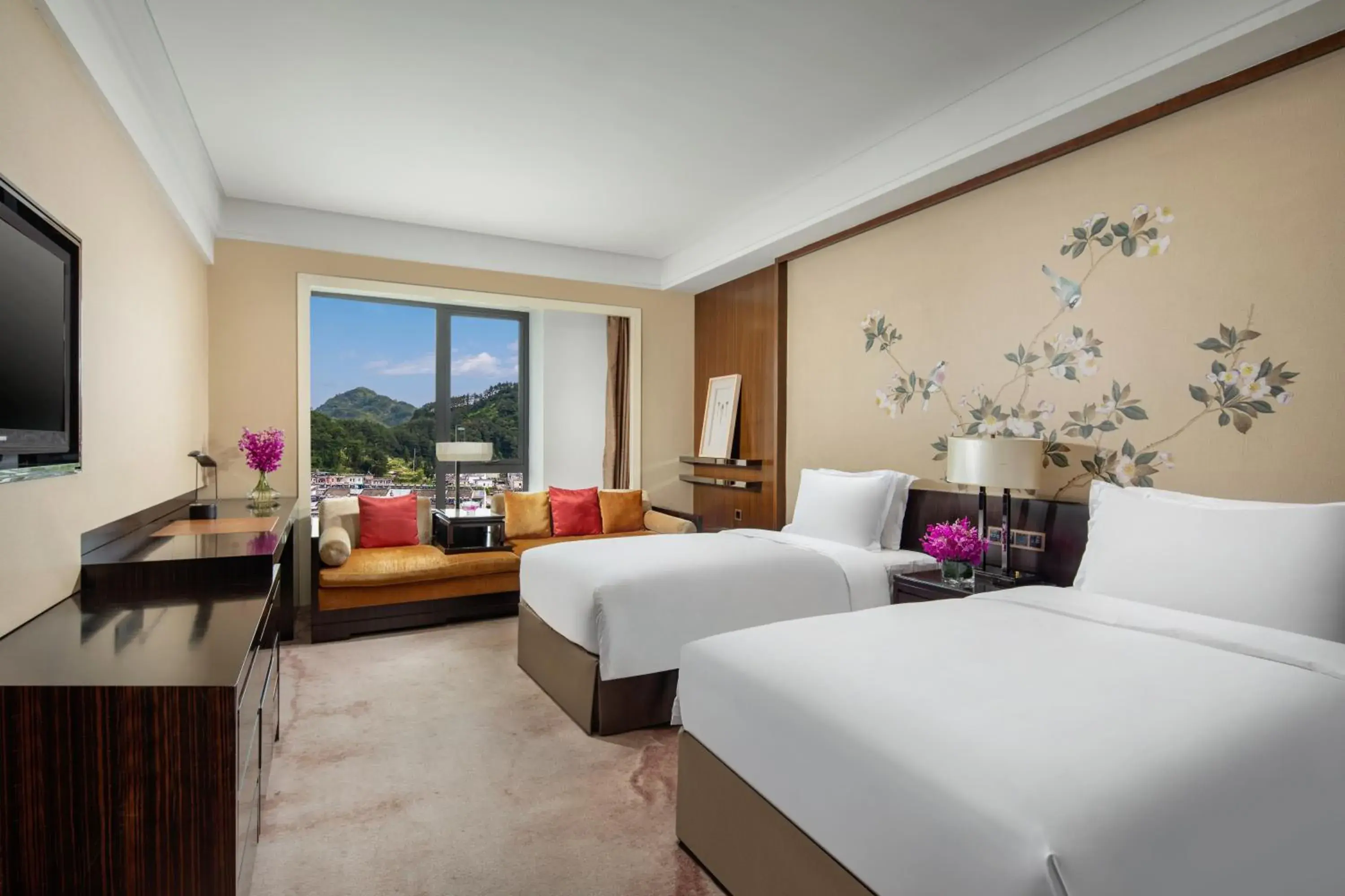 Twin Room Standard Smoking in Crowne Plaza Huangshan Yucheng by IHG Twin Room Standard Smoking in Crowne Plaza Huangshan Yucheng by IHG