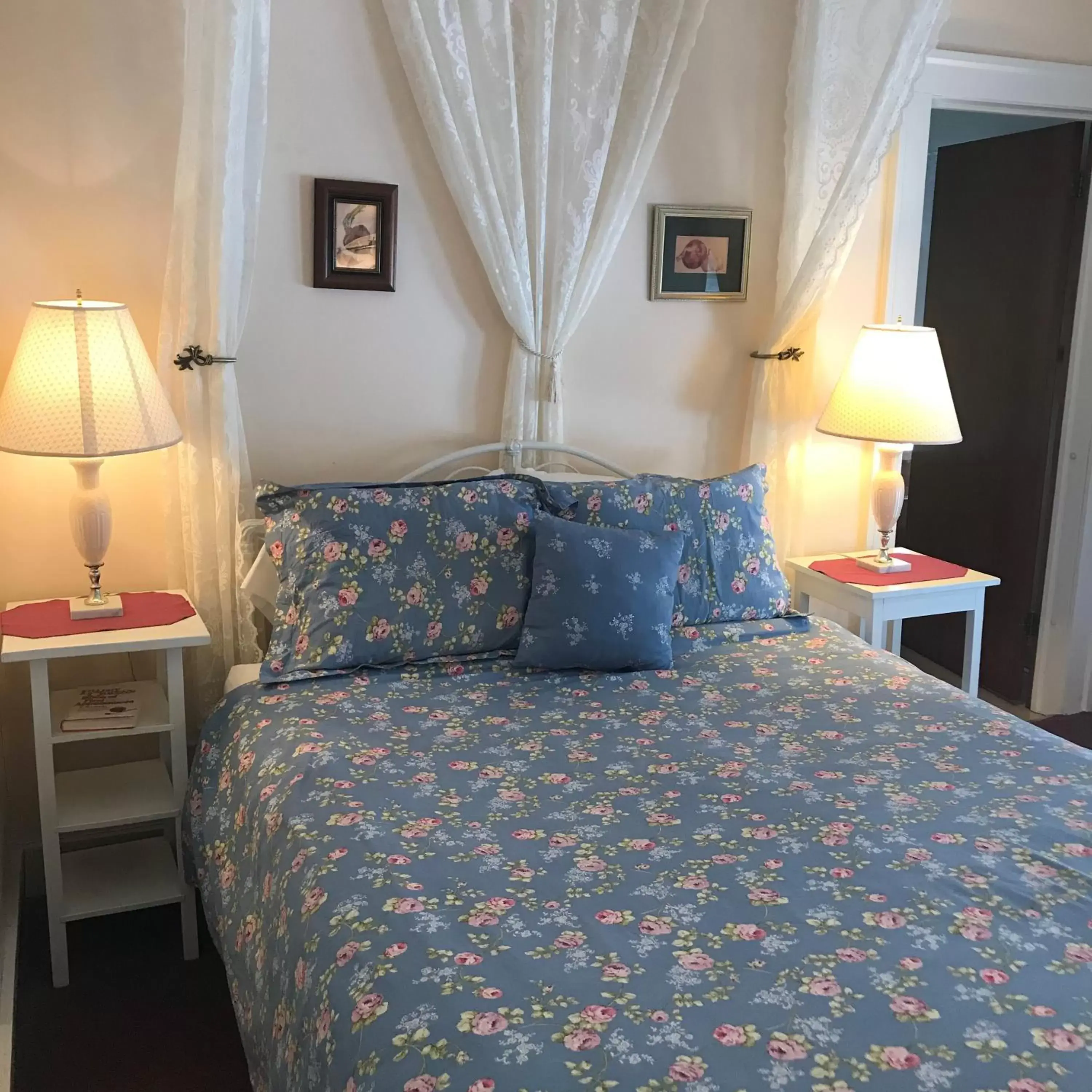 Queen Room with Garden View in Inn at Starlight Lake & Restaurant Queen Room with Garden View in Inn at Starlight Lake & Restaurant