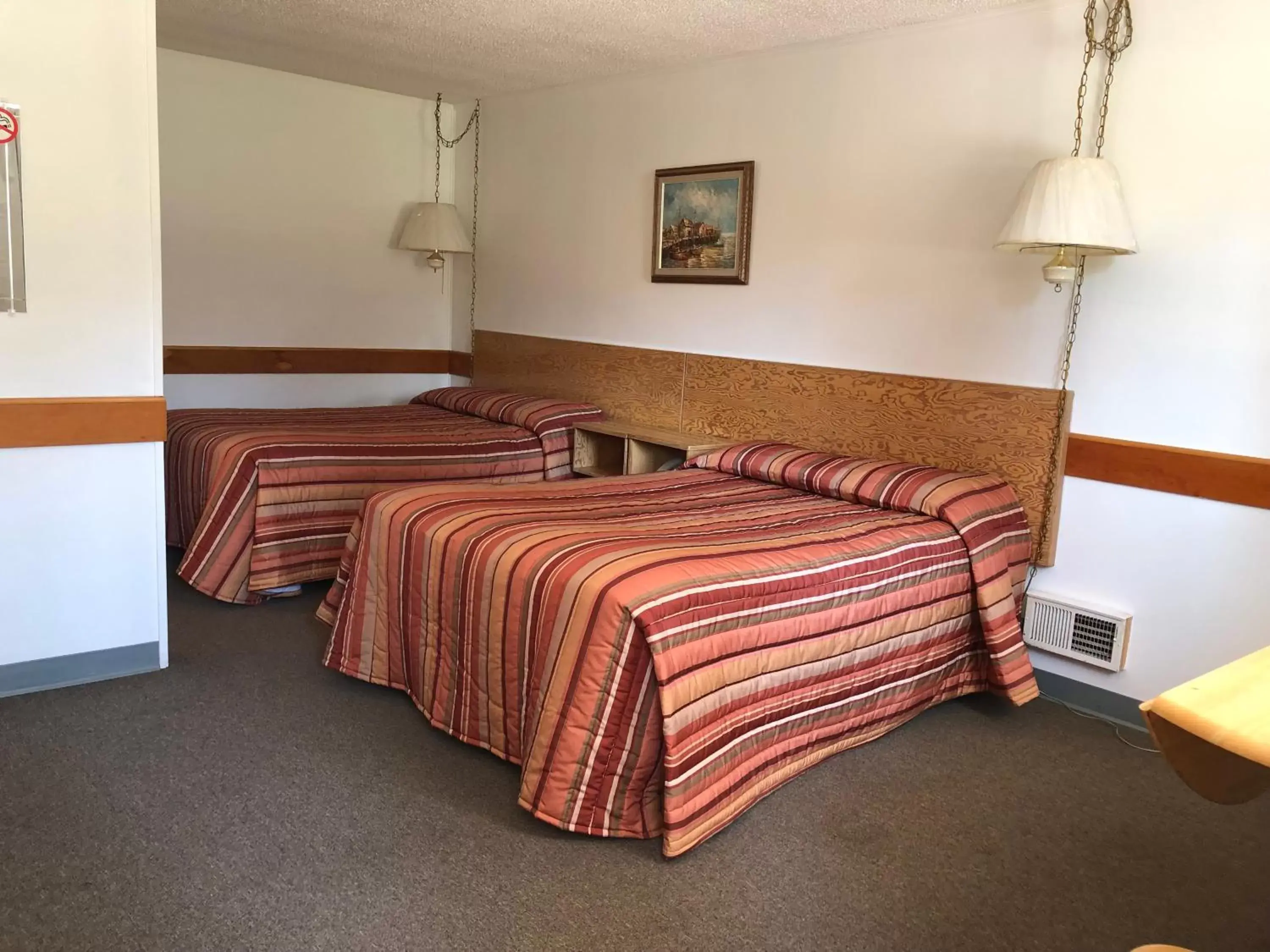Budget Double Room in Yellow Quill Motel Budget Double Room in Yellow Quill Motel