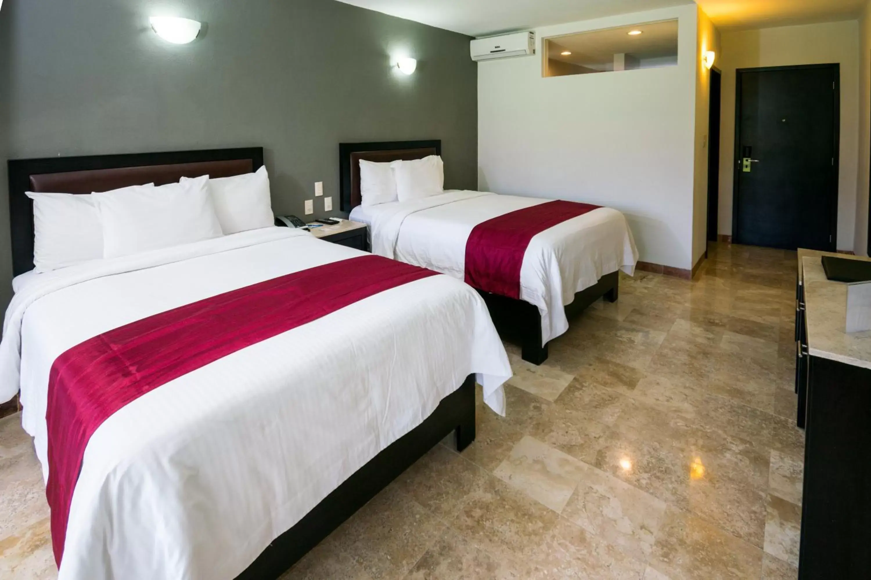 Double Room with Two Double Beds in Real de Minas Poliforum Double Room with Two Double Beds in Real de Minas Poliforum