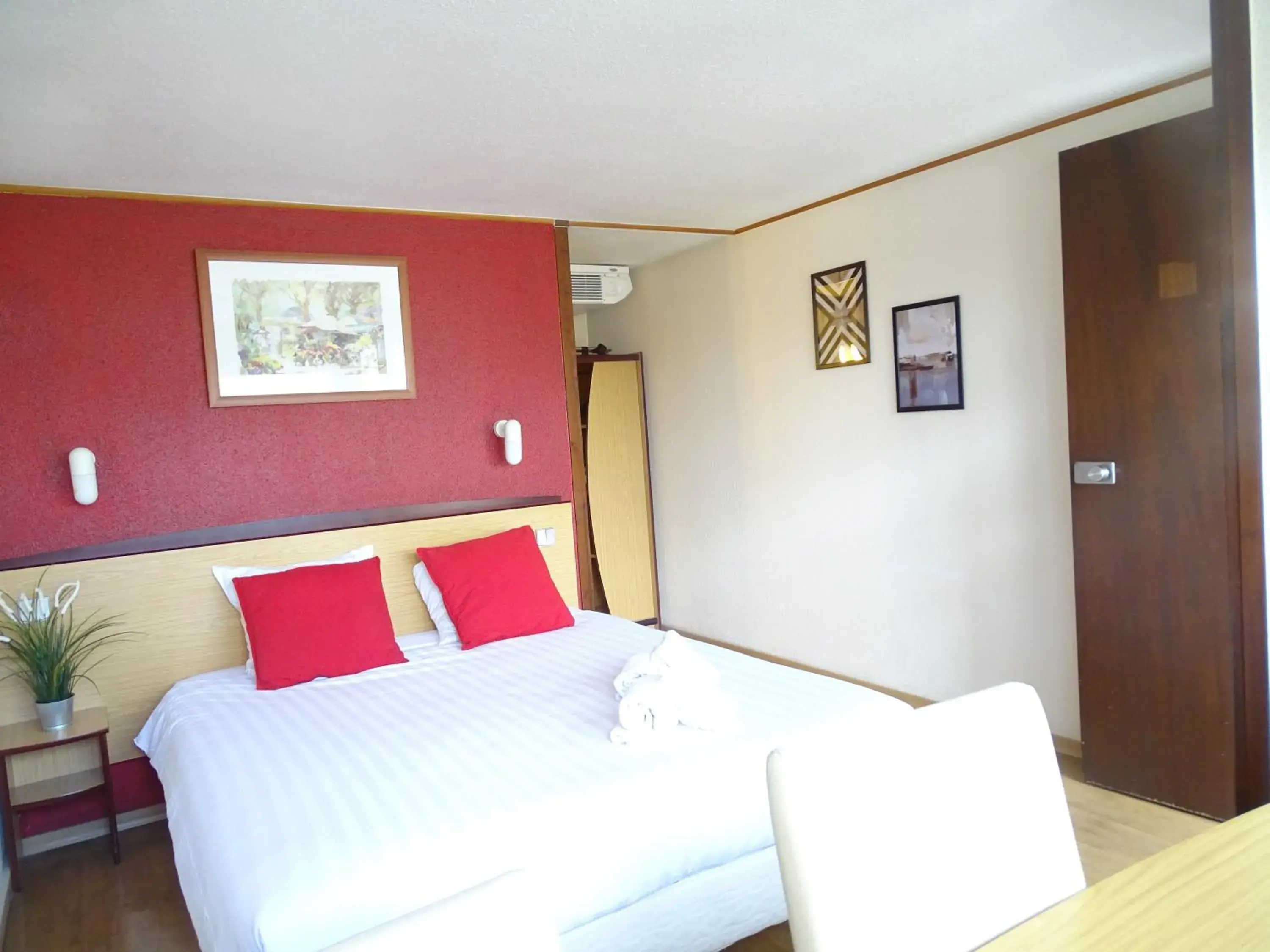 Superior Double Room in Value Stay Bruges Superior Double Room in Value Stay Bruges