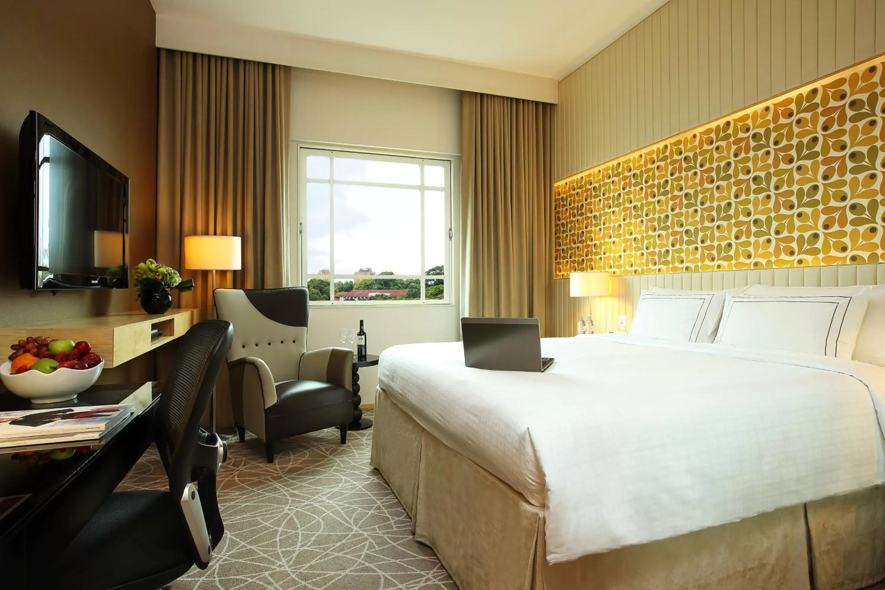 Club Double or Twin Room in Rendezvous Hotel Singapore by Far East Hospitality Club Double or Twin Room in Rendezvous Hotel Singapore by Far East Hospitality