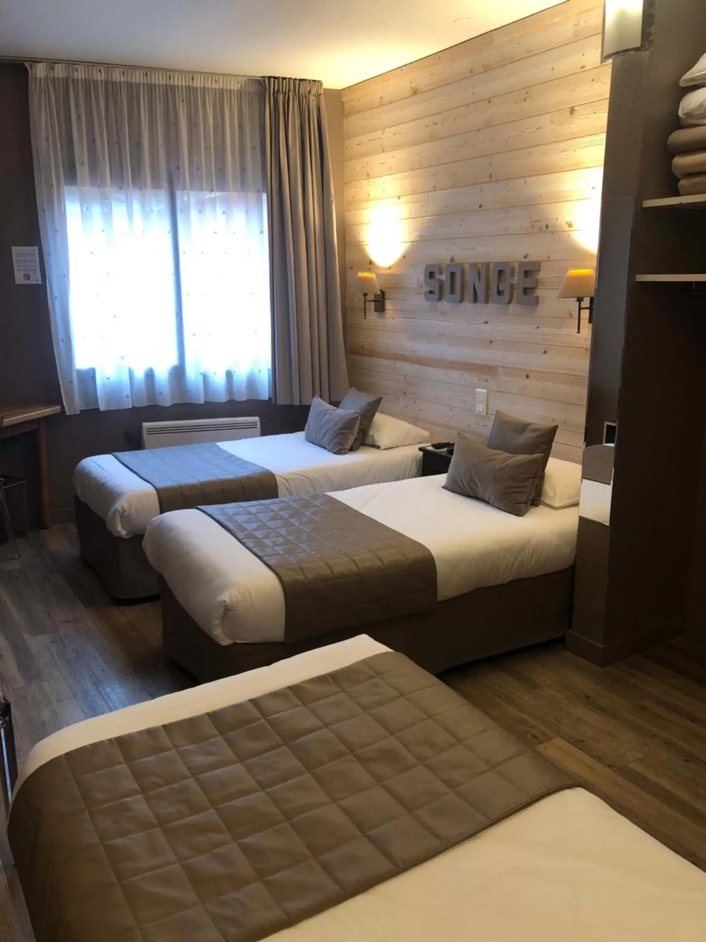 Triple Room with Garden View in Logis Hôtel Burnichon Triple Room with Garden View in Logis Hôtel Burnichon