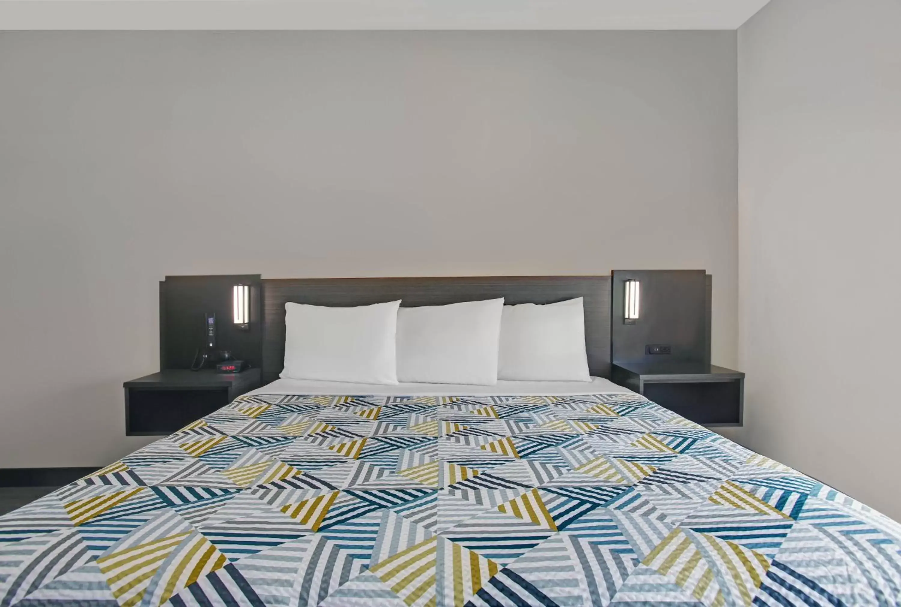 King Room with Roll-in Shower - Disability Access - Non-Smoking in Motel 6-Monahans, TX King Room with Roll-in Shower - Disability Access - Non-Smoking in Motel 6-Monahans, TX