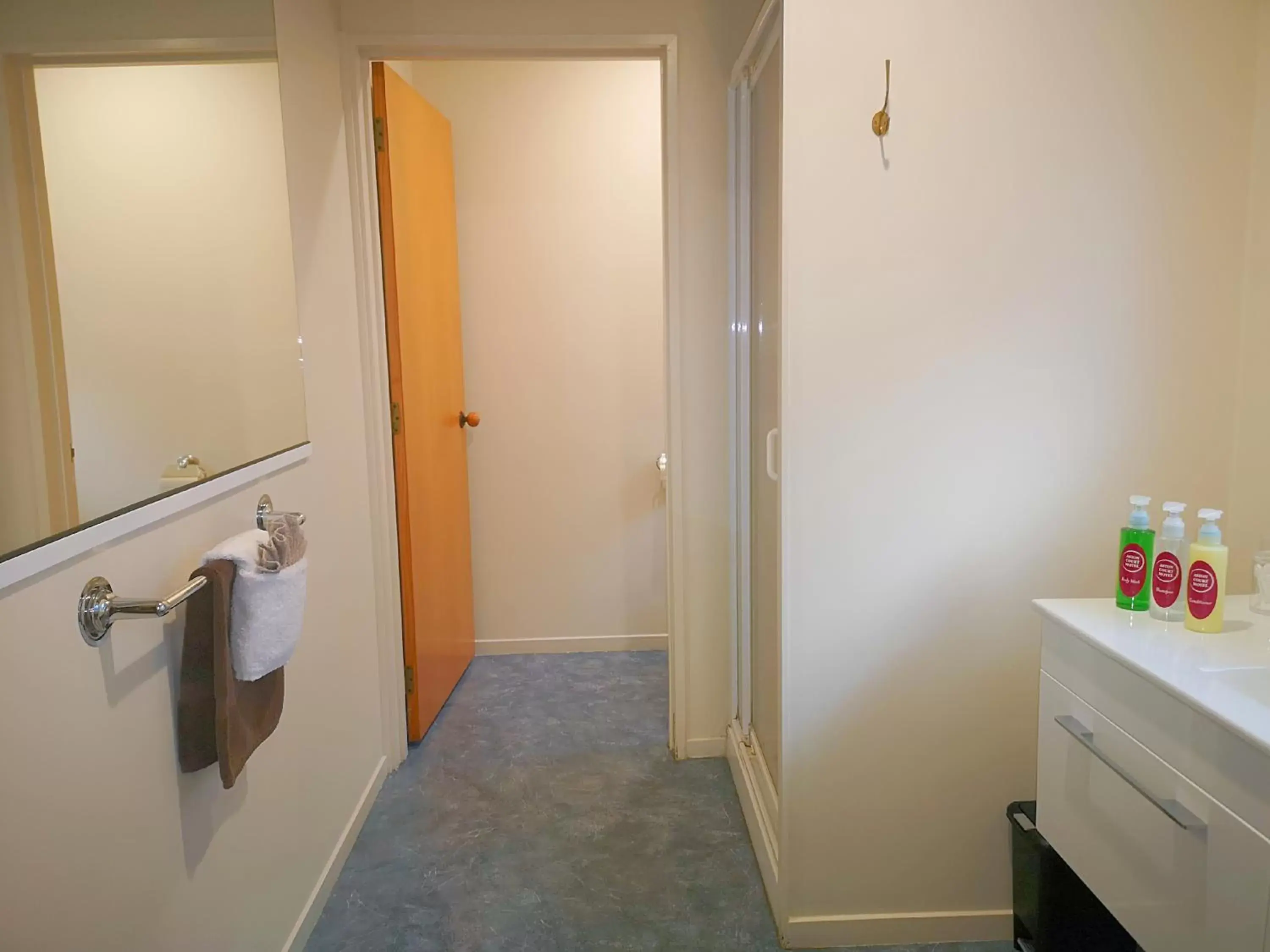 One-Bedroom Apartment in Aston Court Motel One-Bedroom Apartment in Aston Court Motel