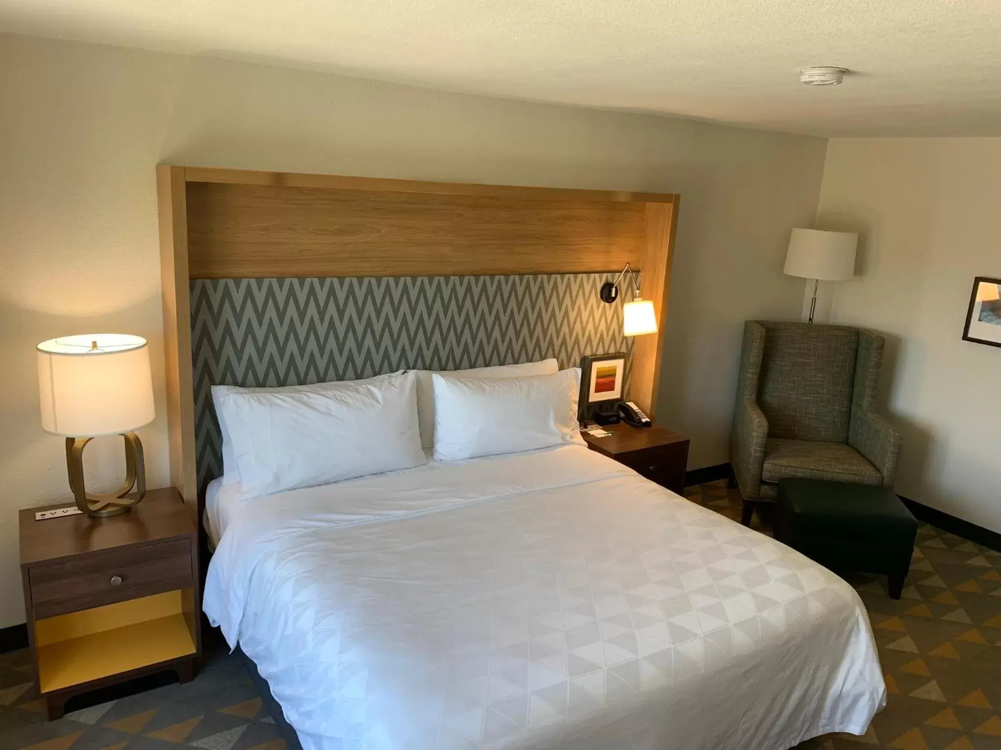 King Room - Hearing Accessible - Roll-in Shower in Holiday Inn Baton Rouge-South, an IHG Hotel King Room - Hearing Accessible - Roll-in Shower in Holiday Inn Baton Rouge-South, an IHG Hotel