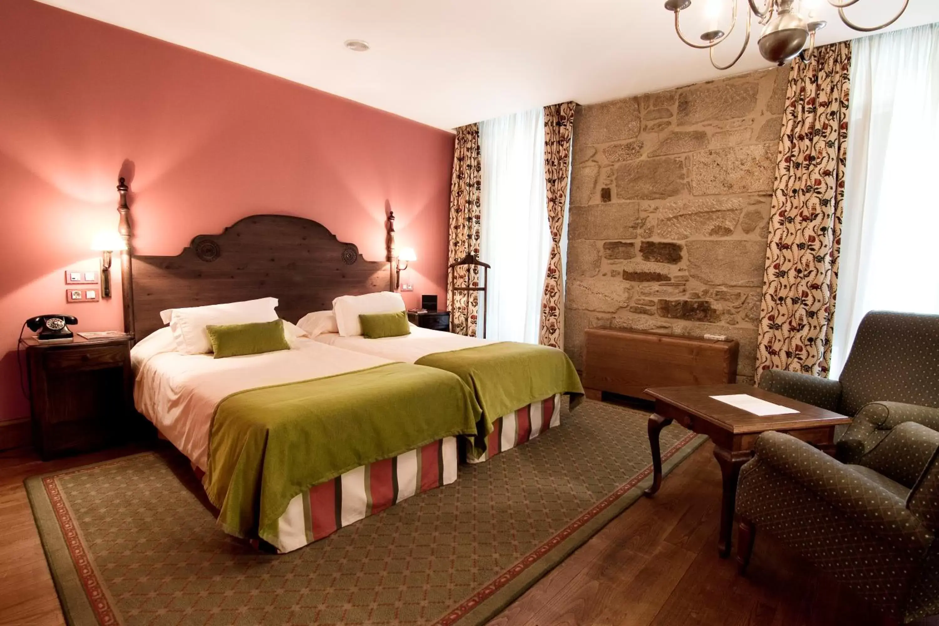 Superior Double or Twin Room in Hotel Virxe da Cerca by Pousadas de Compostela Superior Double or Twin Room in Hotel Virxe da Cerca by Pousadas de Compostela