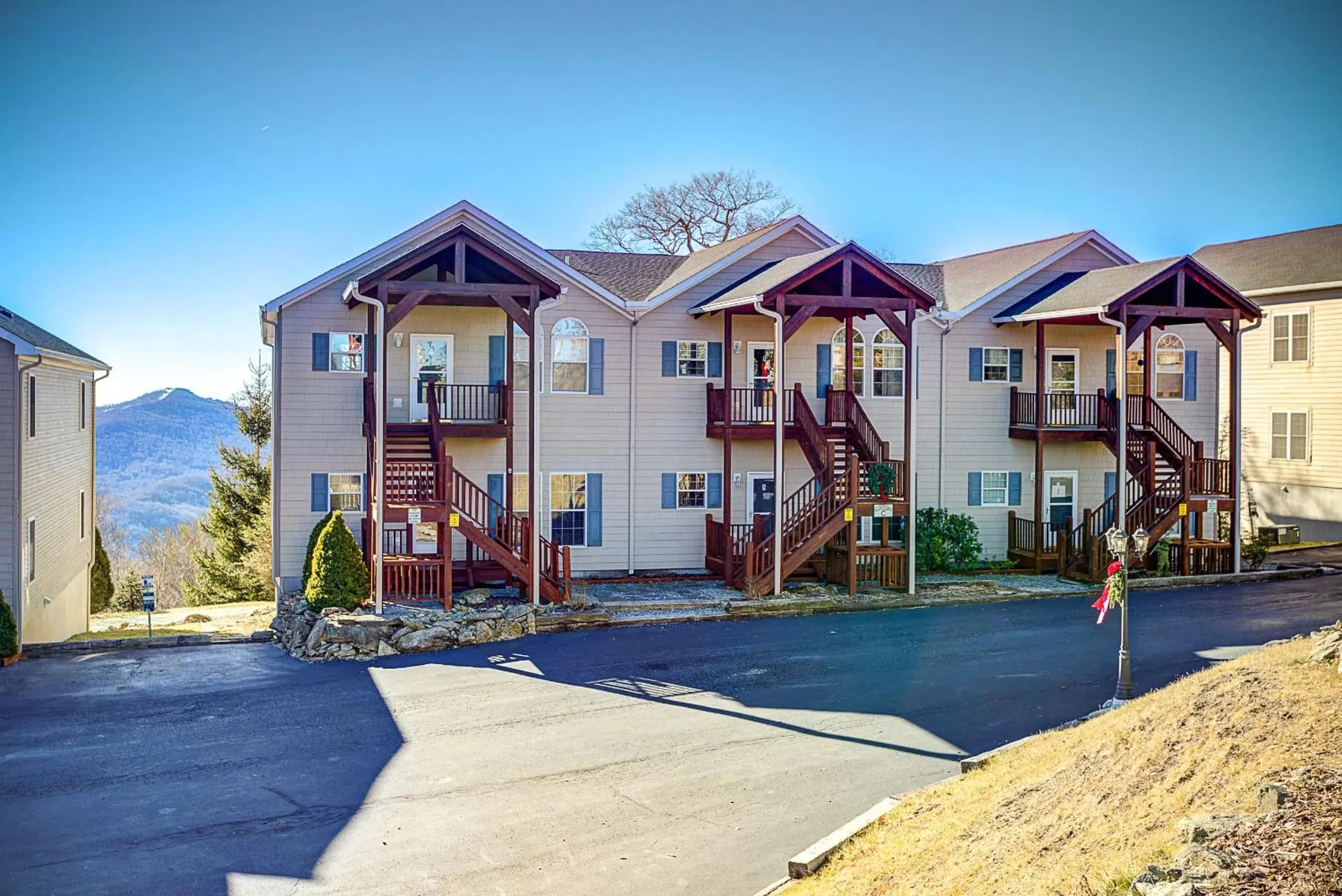 Two-Bedroom Apartment in Klonteska Condominiums By VCI Real Estate Services Two-Bedroom Apartment in Klonteska Condominiums By VCI Real Estate Services