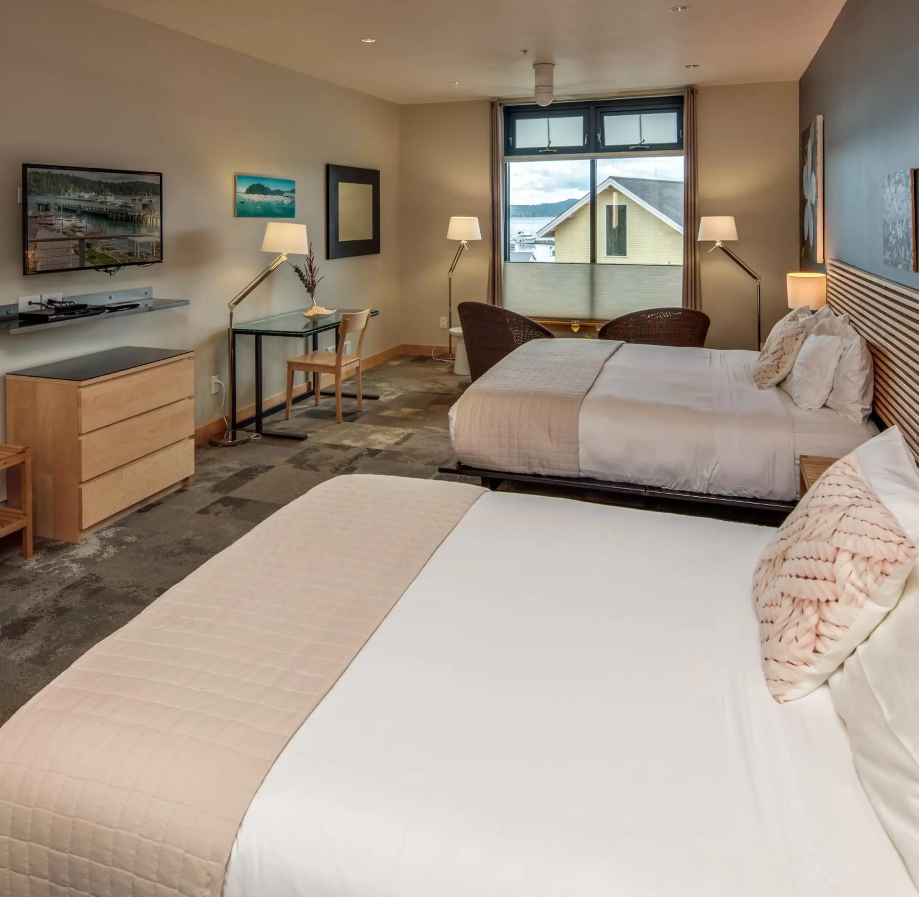 Deluxe Queen Room with Two Queen Beds in Island Inn at 123 West Deluxe Queen Room with Two Queen Beds in Island Inn at 123 West