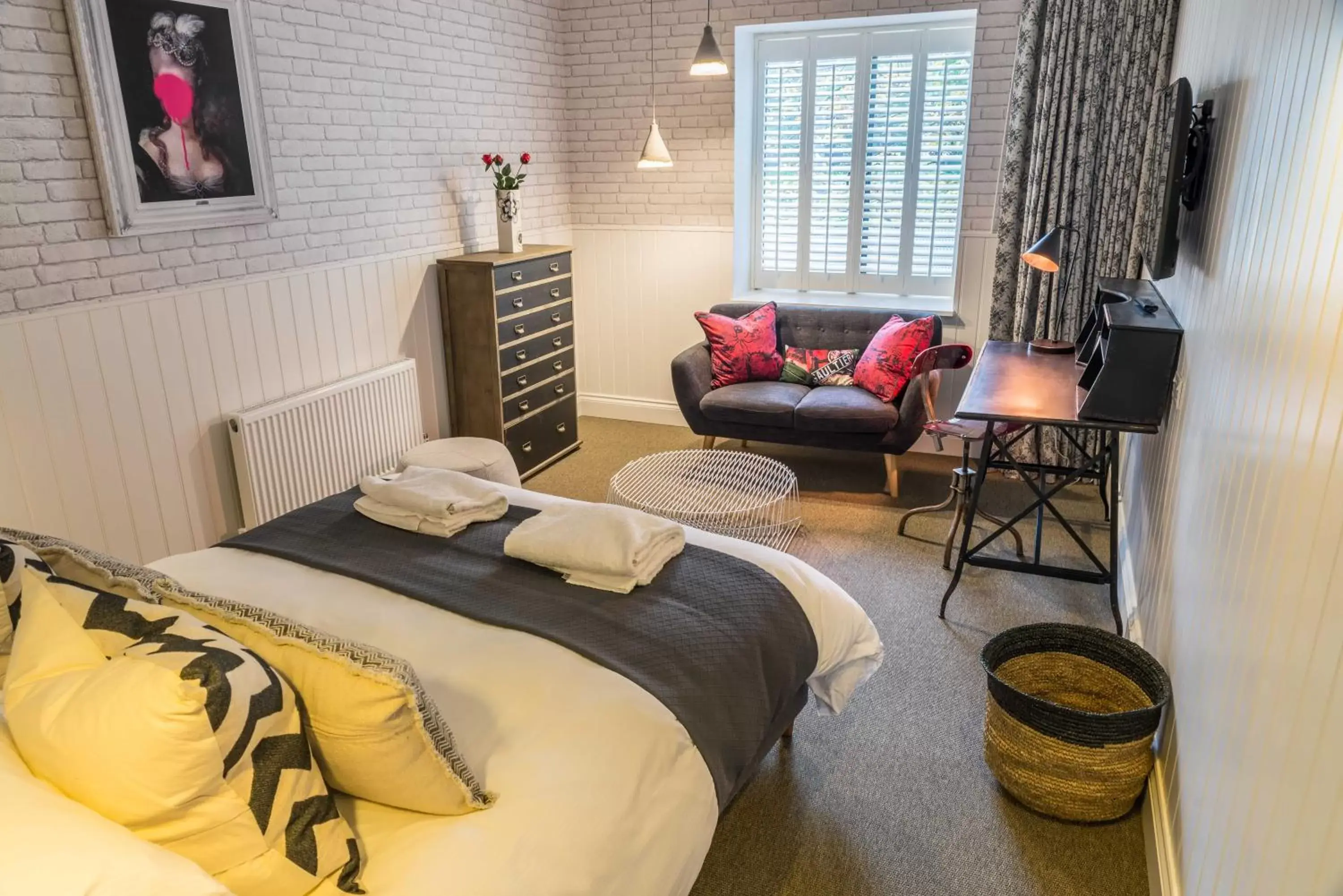 Ground Floor Double With River View in Timbrell's Yard Ground Floor Double With River View in Timbrell's Yard