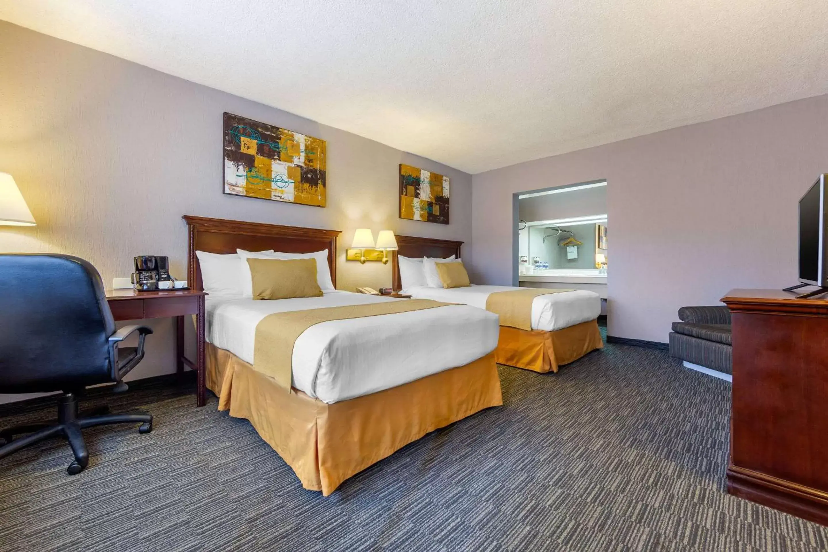 Standard Double Room with Two Double Beds - Smoking in Quality Inn Piedras Negras Standard Double Room with Two Double Beds - Smoking in Quality Inn Piedras Negras