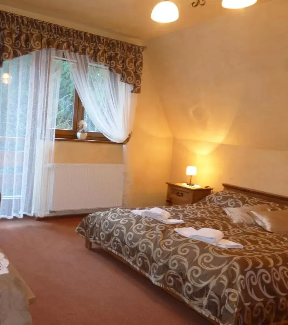 Double Room with Balcony in Hotel Dwór Karolówka Double Room with Balcony in Hotel Dwór Karolówka