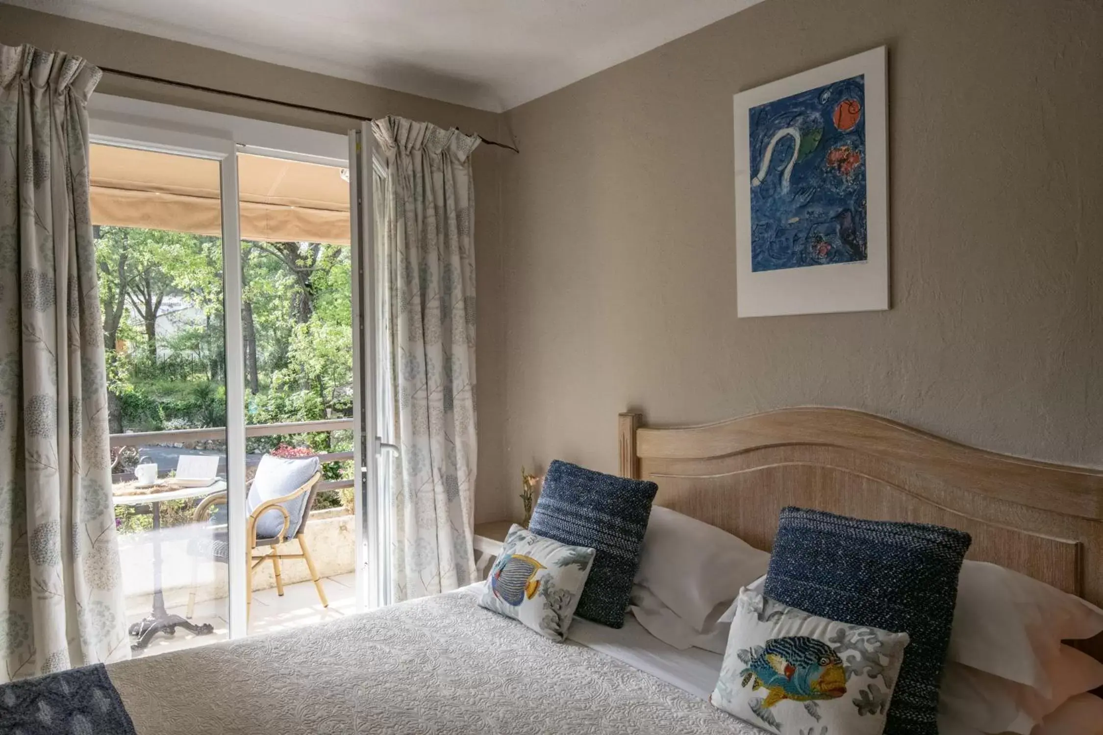 Deluxe Double Room with Terrace or Balcony in Hotel Les Messugues Deluxe Double Room with Terrace or Balcony in Hotel Les Messugues