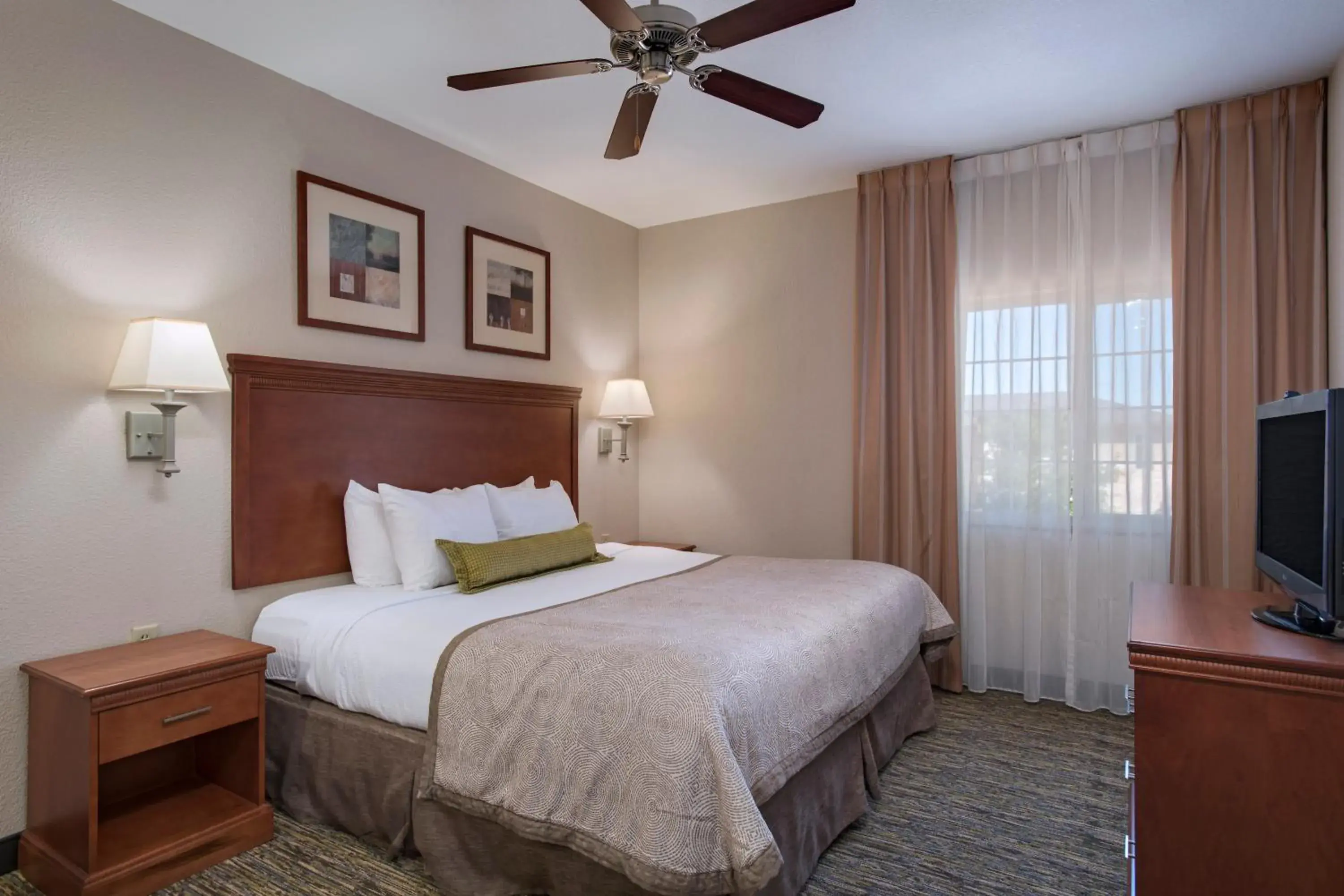 One-Bedroom King Suite with Mobility Accessible Tub in Candlewood Suites Austin North-Cedar Park by IHG One-Bedroom King Suite with Mobility Accessible Tub in Candlewood Suites Austin North-Cedar Park by IHG