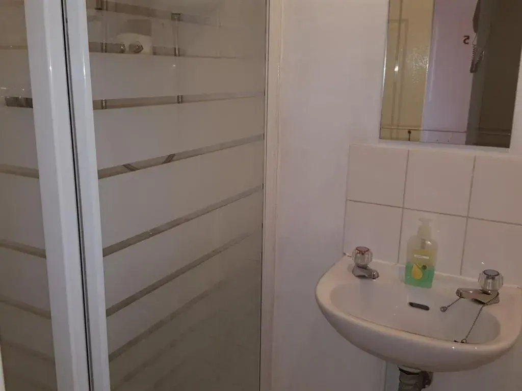 Double Room with Private Bathroom - single occupancy in The Red House Double Room with Private Bathroom - single occupancy in The Red House