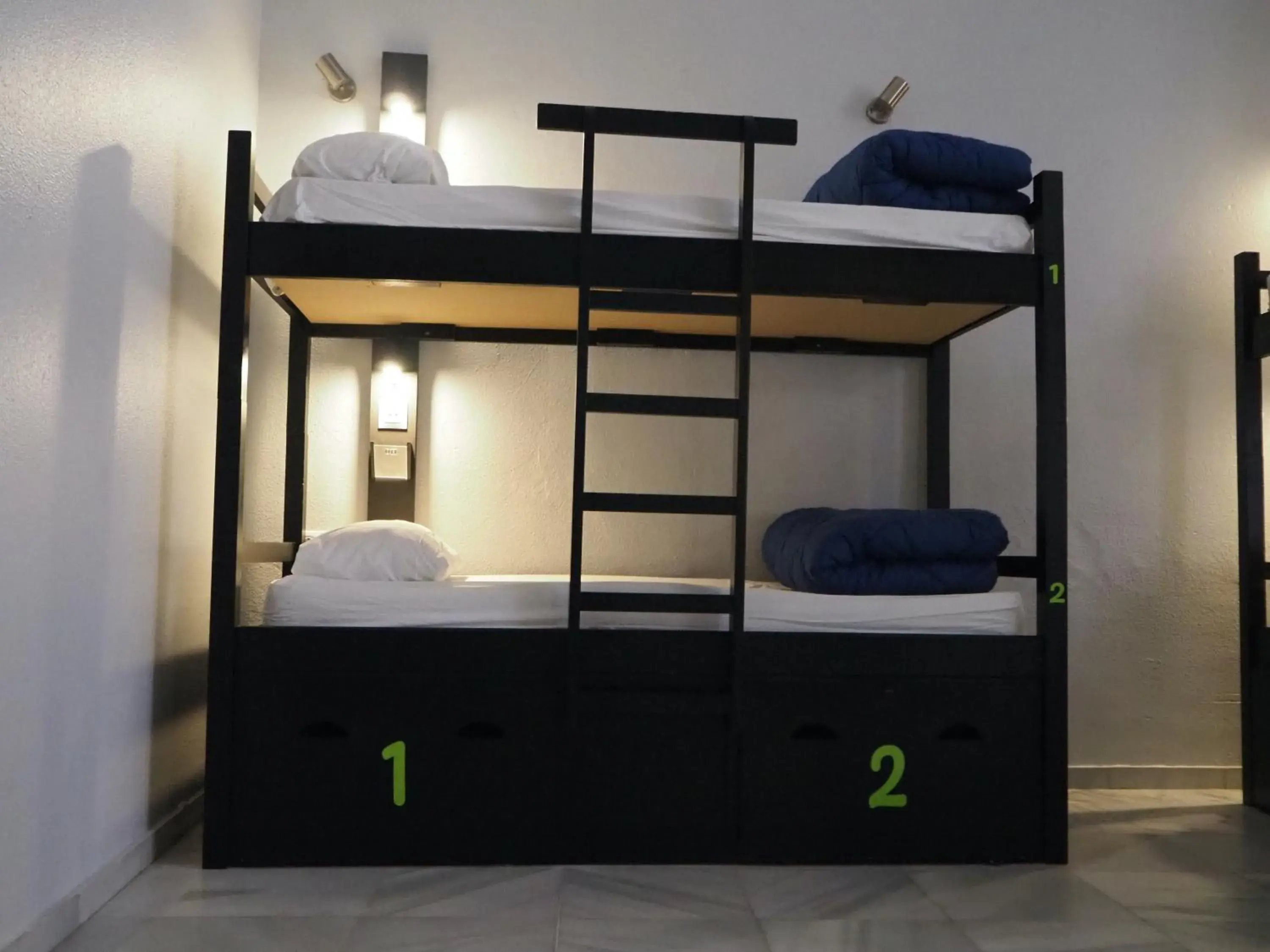 Bed in 10-Bed Mixed Dormitory Room in Oasis Backpackers' Hostel Palace Sevilla Bed in 10-Bed Mixed Dormitory Room in Oasis Backpackers' Hostel Palace Sevilla