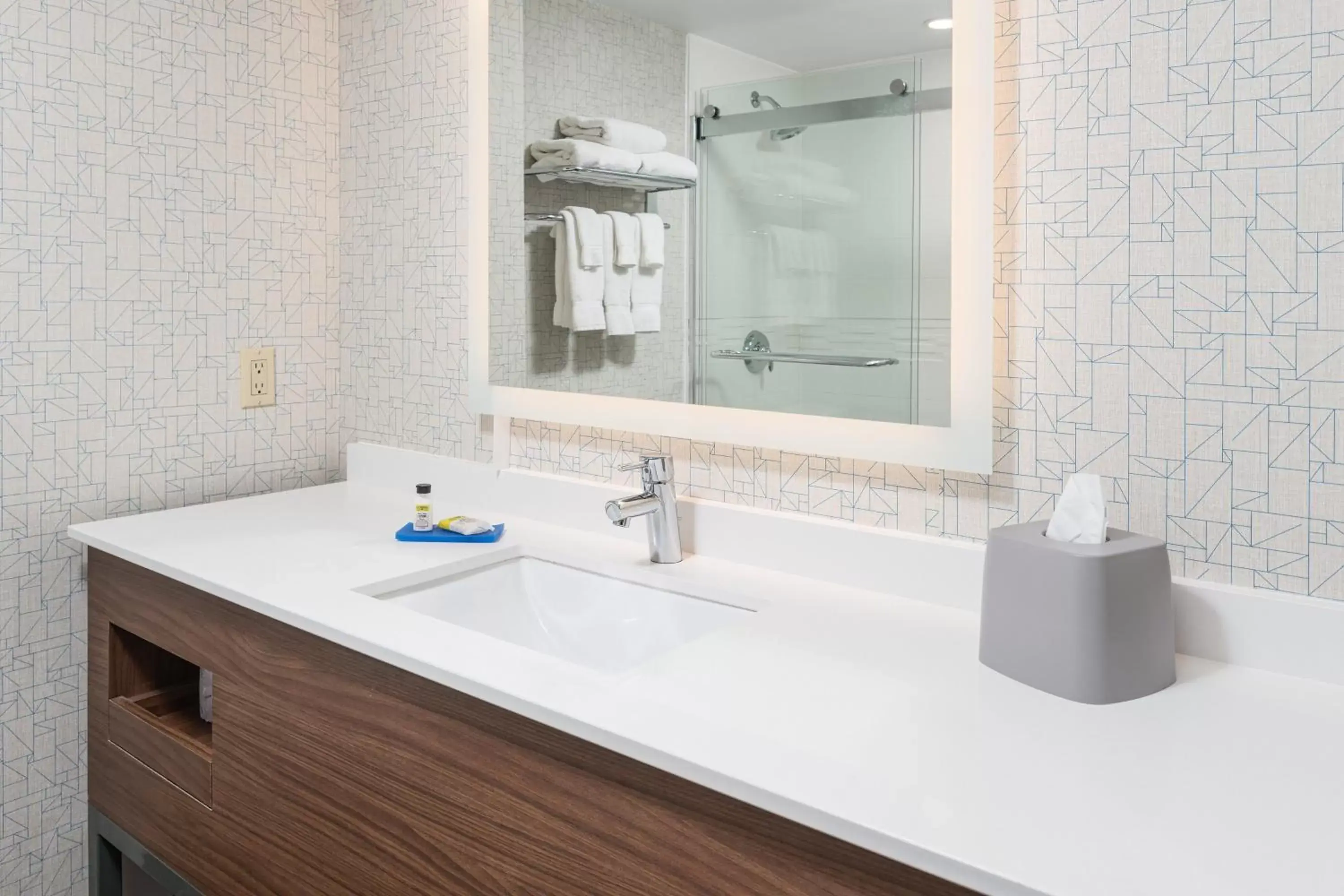 Standard Queen Room with Two Queen Beds in Holiday Inn Express Hotel & Suites Milton by IHG Standard Queen Room with Two Queen Beds in Holiday Inn Express Hotel & Suites Milton by IHG