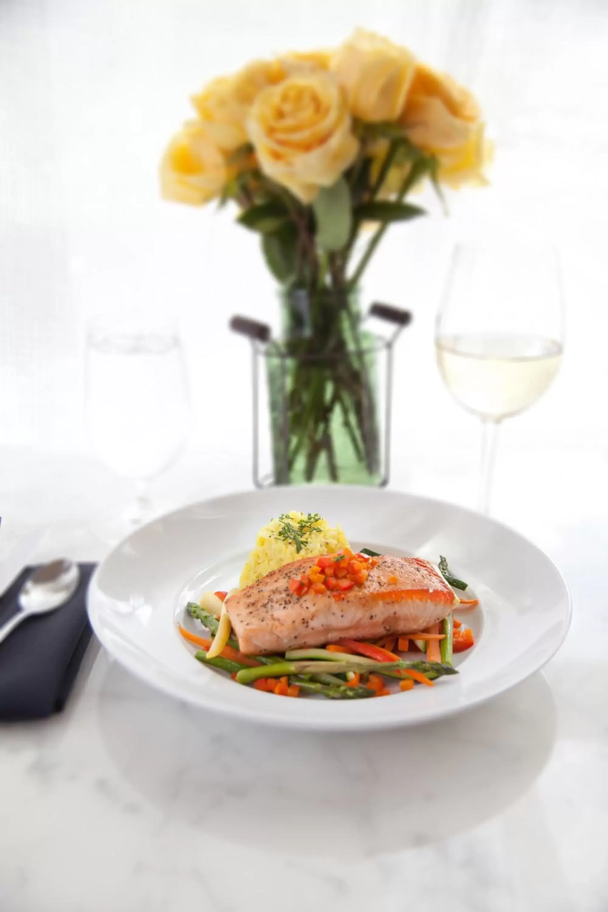 Executive Queen Room with Two Queen Beds in Courtyard by Marriott Seattle Bellevue/Downtown Executive Queen Room with Two Queen Beds in Courtyard by Marriott Seattle Bellevue/Downtown