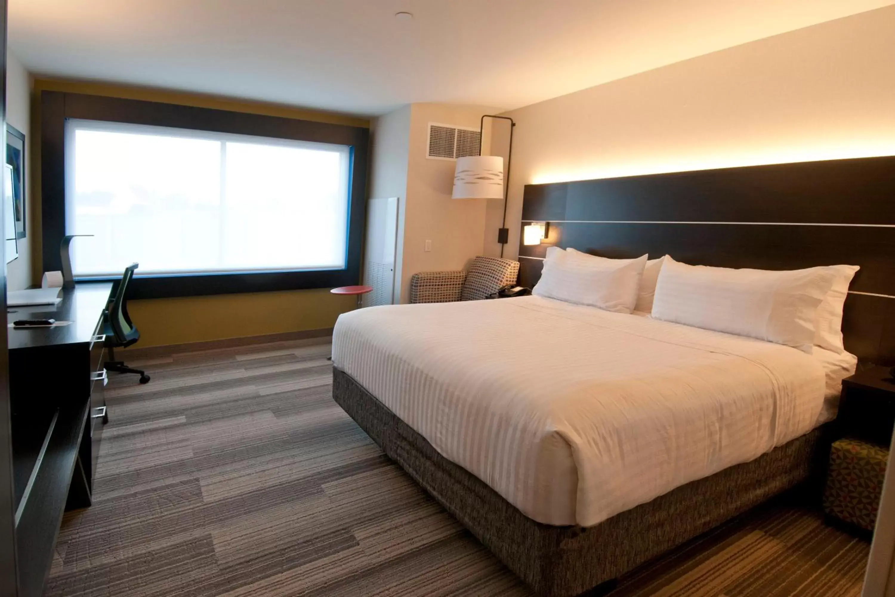 Standard King Room in Holiday Inn Express & Suites Johnstown by IHG Standard King Room in Holiday Inn Express & Suites Johnstown by IHG