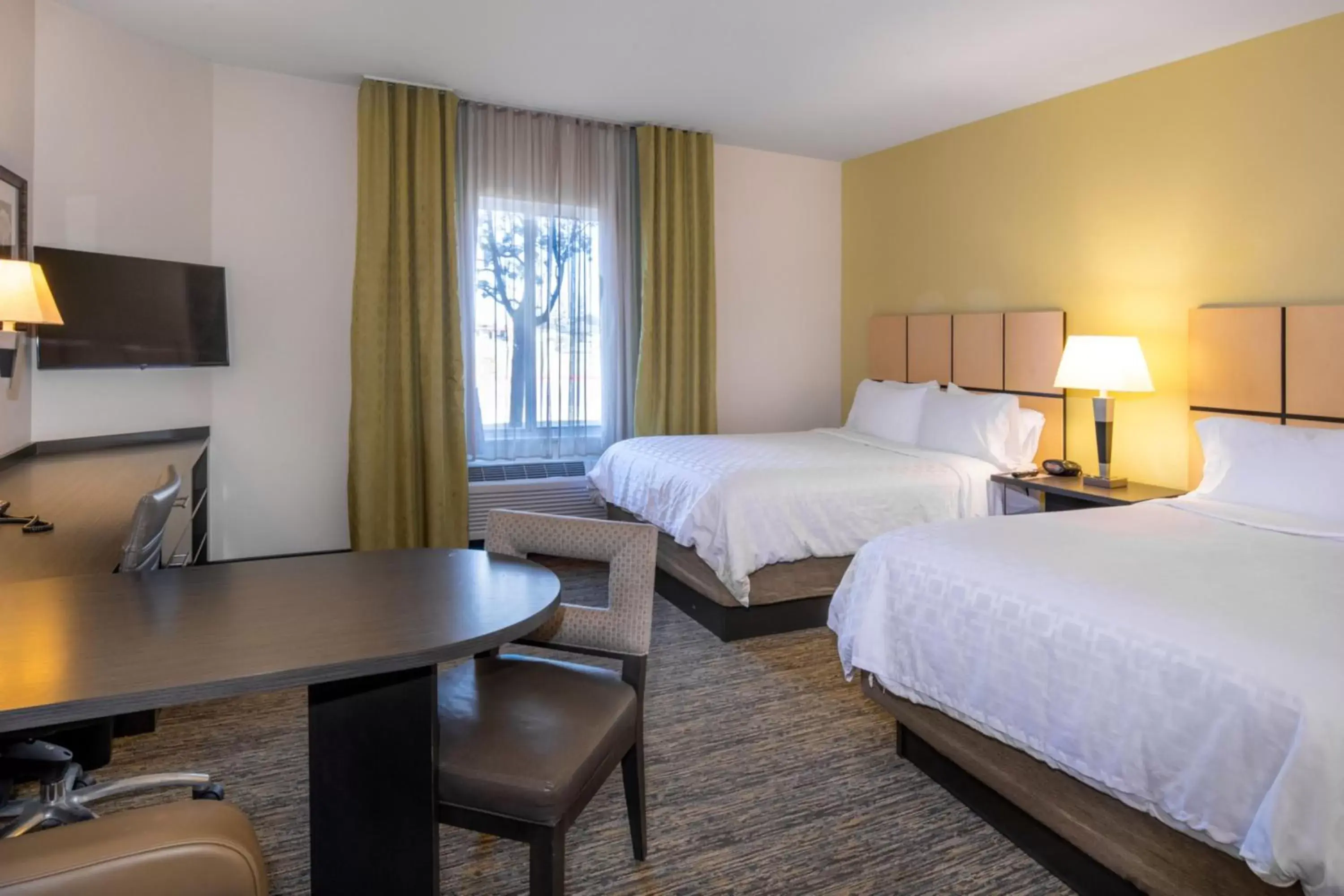 Studio Suite with Two Queen Beds and Hearing Mobility Accessible Tub in Candlewood Suites Enid by IHG Studio Suite with Two Queen Beds and Hearing Mobility Accessible Tub in Candlewood Suites Enid by IHG