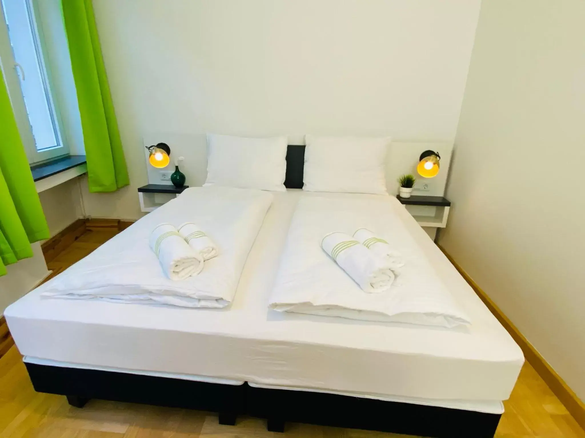 Budget Double Room in bestprice Hotel Aachen Hauptbahnhof Budget Double Room in bestprice Hotel Aachen Hauptbahnhof