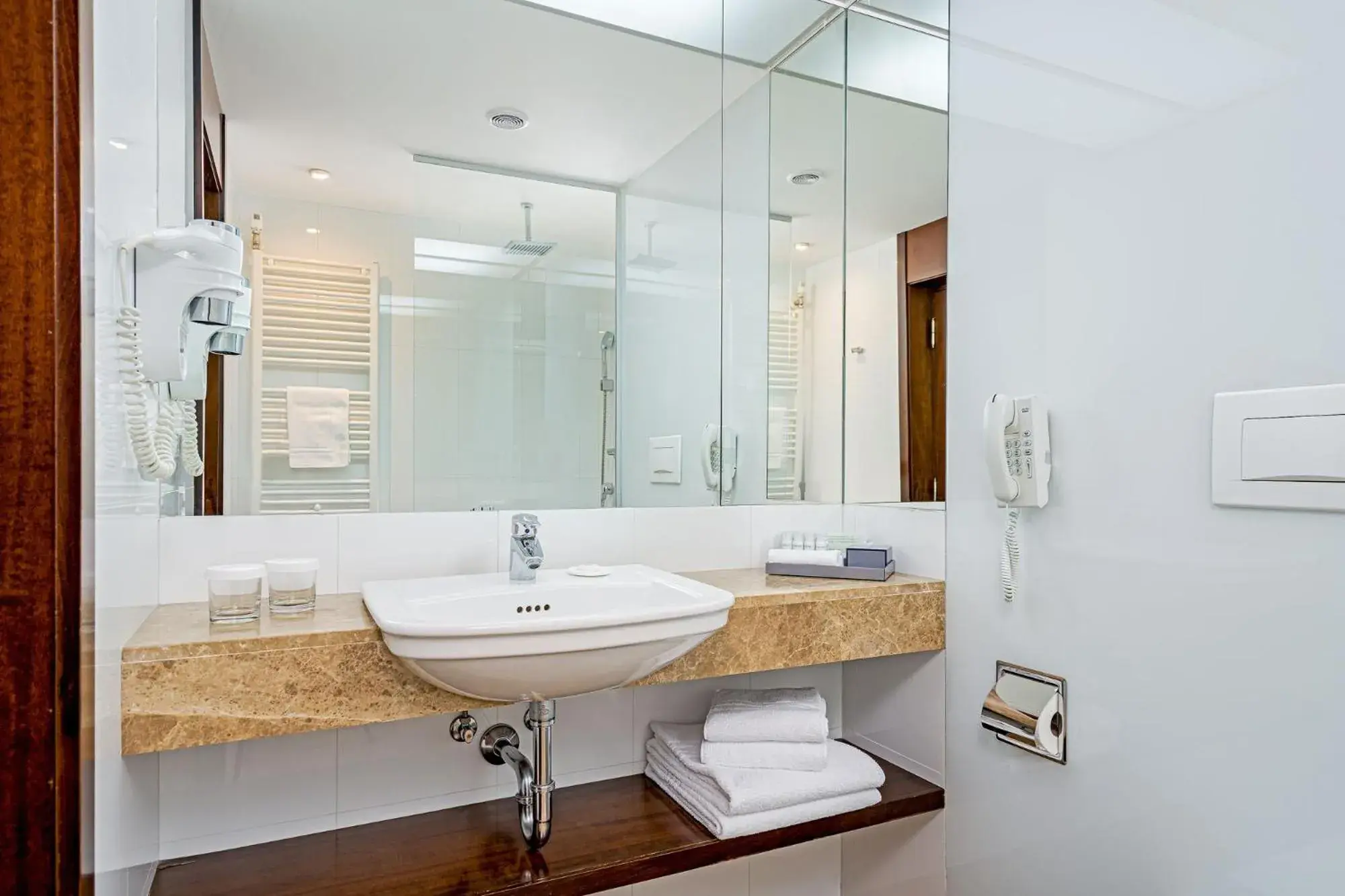 Double Room without Balcony & Spa access in Hotel International Double Room without Balcony & Spa access in Hotel International