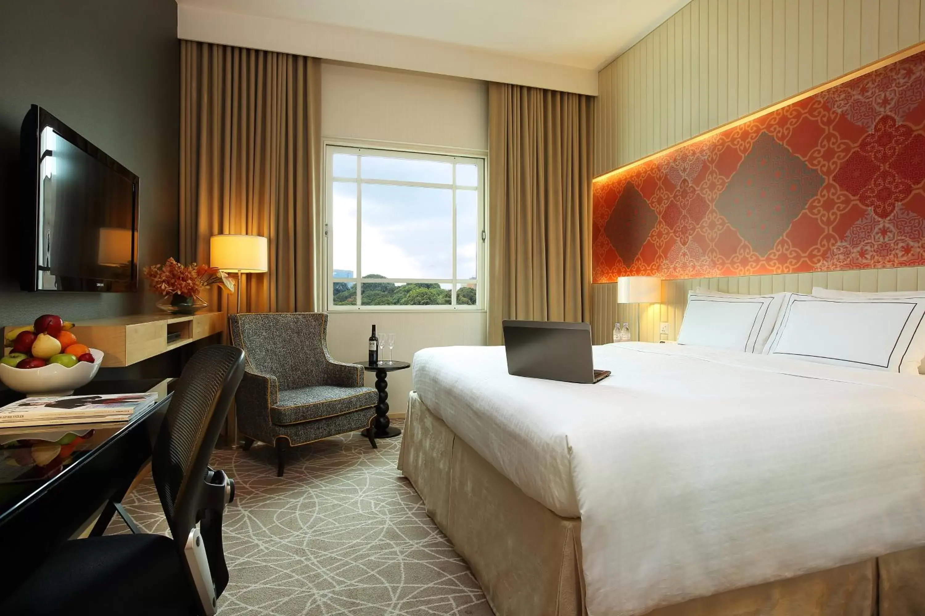 Deluxe Plus Double or Twin Room in Rendezvous Hotel Singapore by Far East Hospitality Deluxe Plus Double or Twin Room in Rendezvous Hotel Singapore by Far East Hospitality