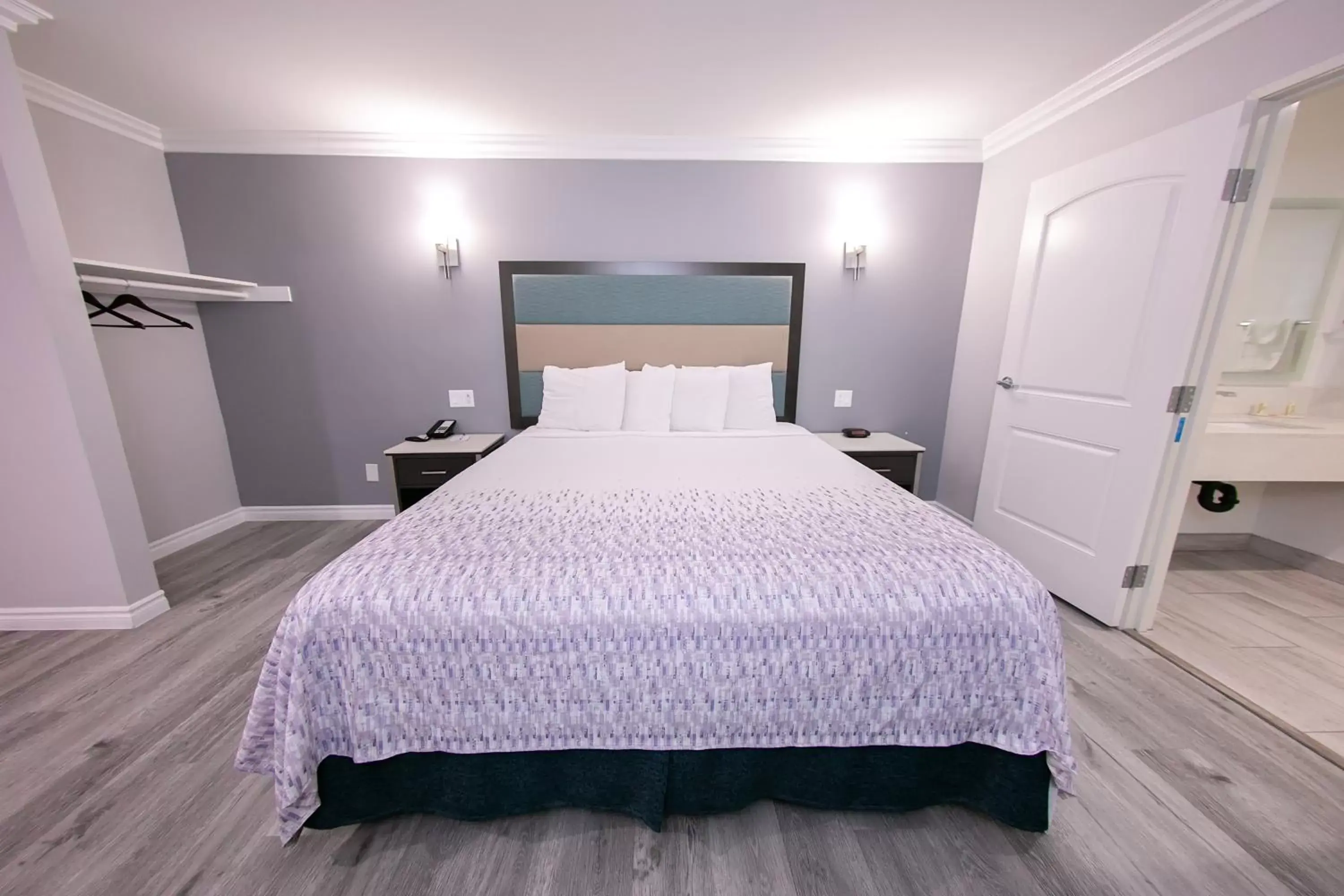 King Room - Non-Smoking in Travelodge Inn & Suites by Wyndham West Covina King Room - Non-Smoking in Travelodge Inn & Suites by Wyndham West Covina