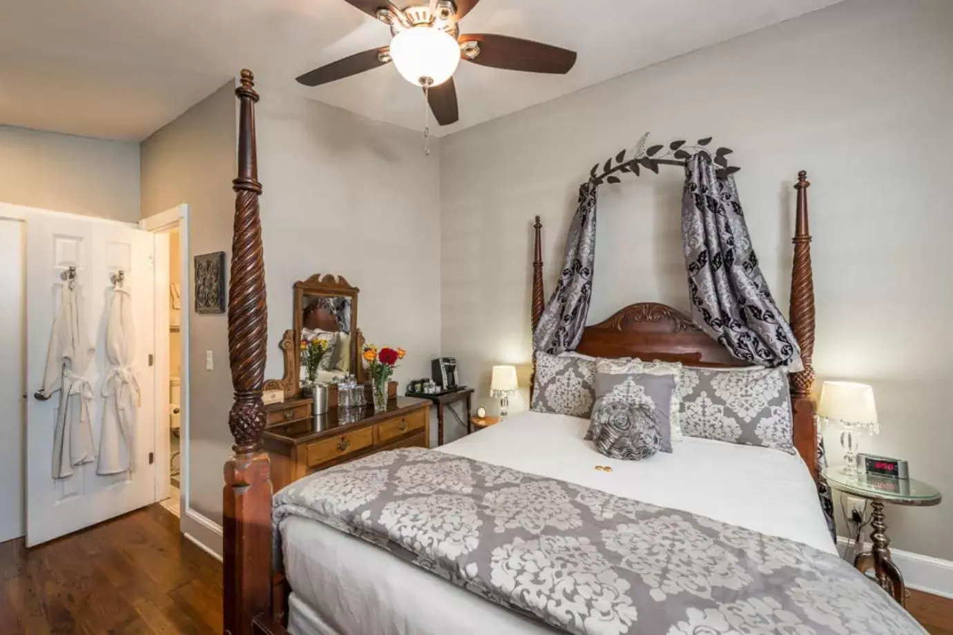 Deluxe Queen Room - Silver Room in Private Cottage in Carriage Way Inn Bed & Breakfast Adults Only - 21 years old and up Deluxe Queen Room - Silver Room in Private Cottage in Carriage Way Inn Bed & Breakfast Adults Only - 21 years old and up