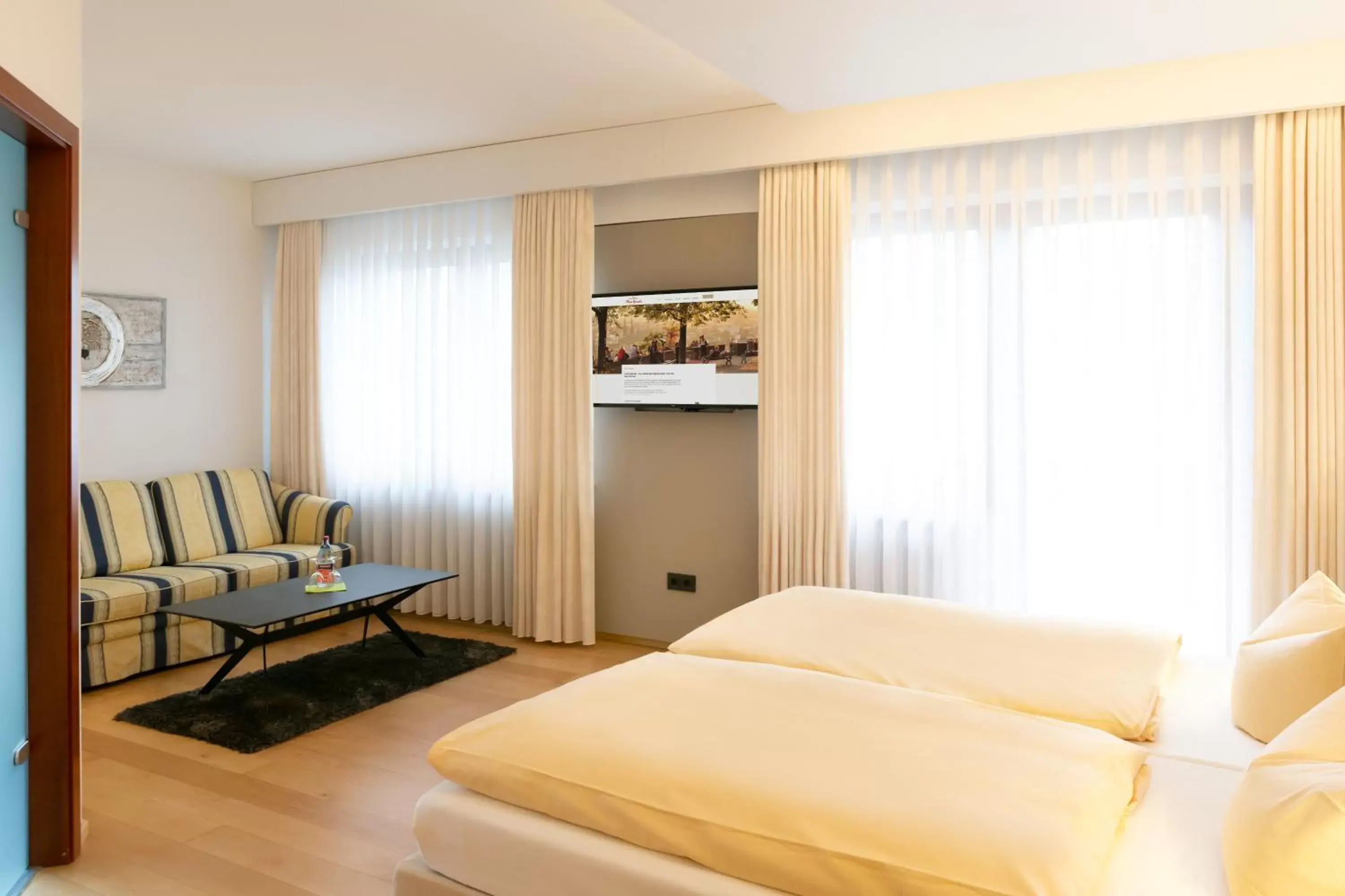 Large Double Room in Hotel-Restaurant Bierhäusle Large Double Room in Hotel-Restaurant Bierhäusle